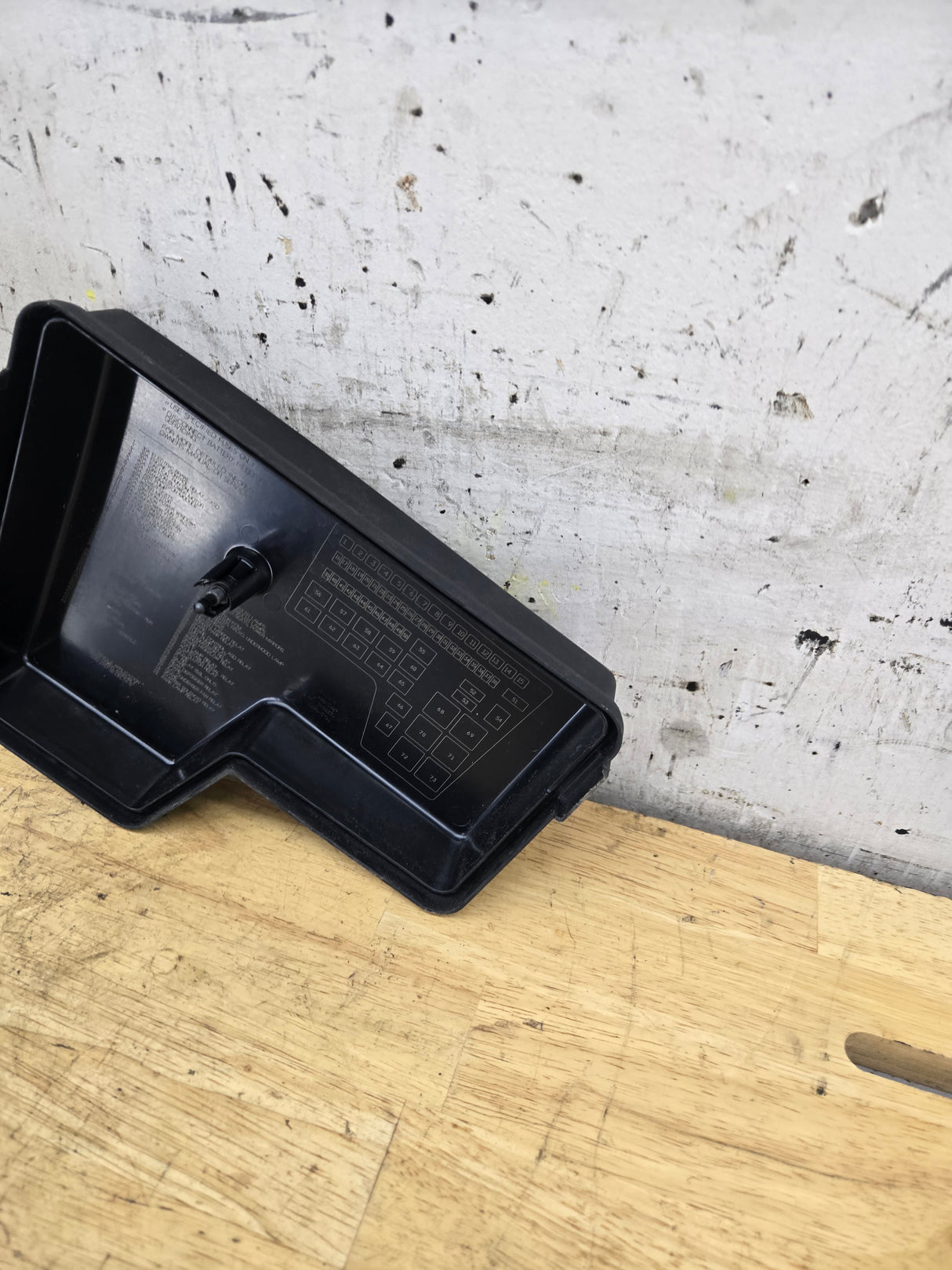 2002-2005 Dodge Ram Fuse Box Cover Lid Engine Bay 1500 2500 3500 7240-1937-30
