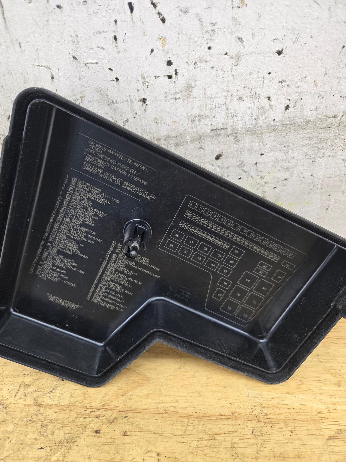 2002-2005 Dodge Ram Fuse Box Cover Lid Engine Bay 1500 2500 3500 7240-1937-30