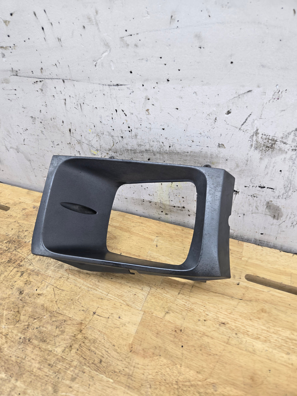 1999-2004 Ford Super Duty F250 F350 F450 F550 RH Right Passenger Headlight Bezel Surround Trim Ring