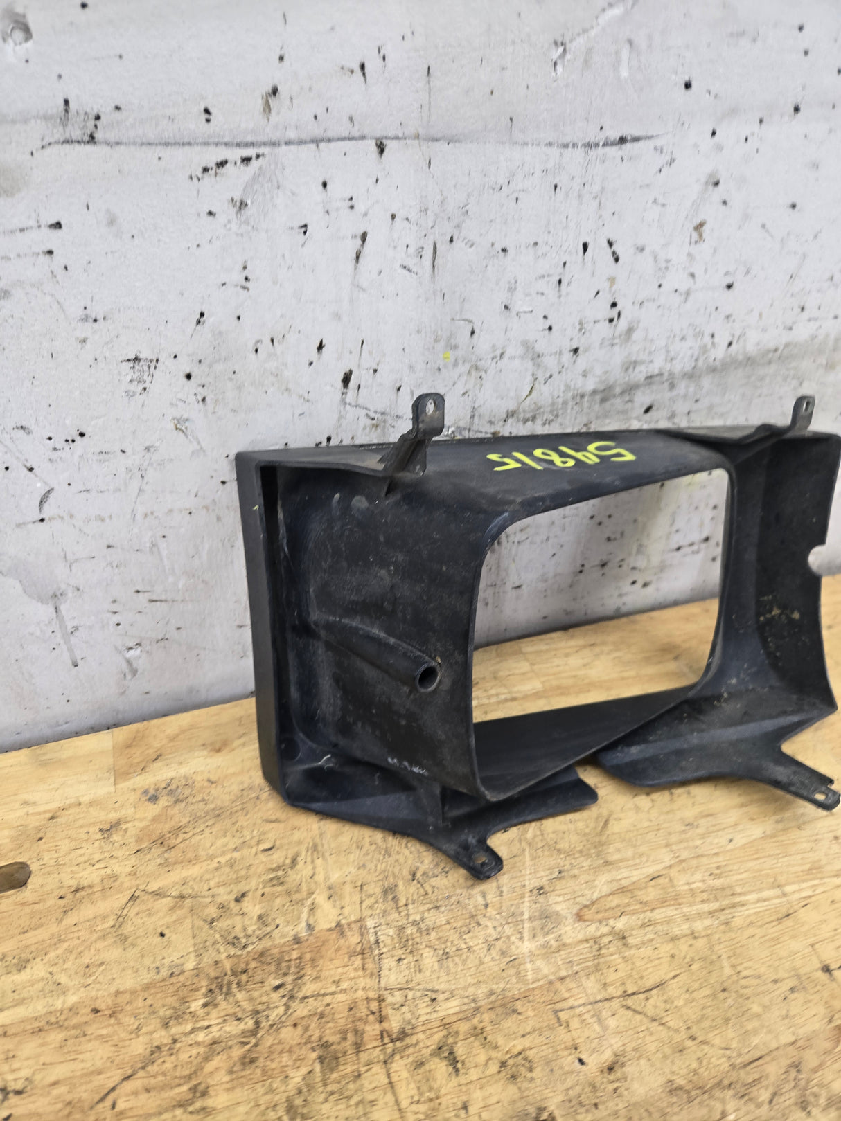 1999-2004 Ford Super Duty F250 F350 F450 F550 LH Driver Side Headlight Bezel Surround Trim Ring