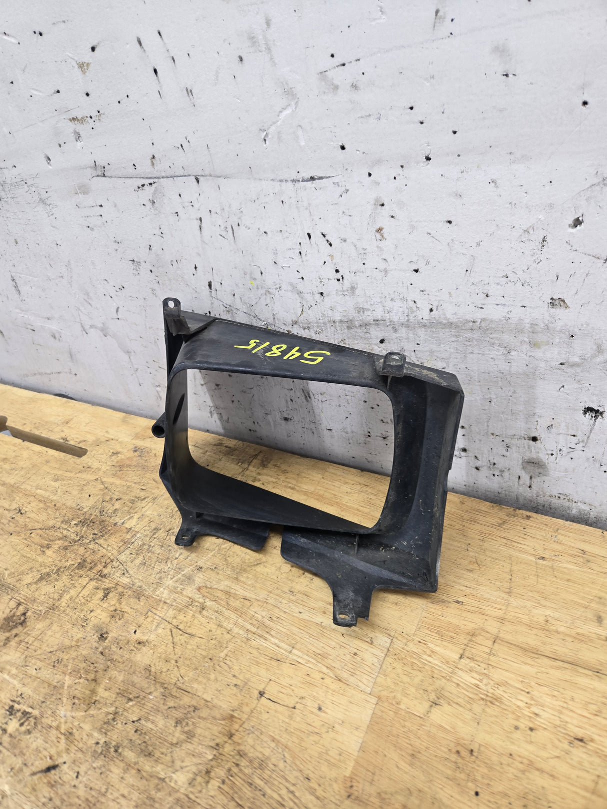 1999-2004 Ford Super Duty F250 F350 F450 F550 LH Driver Side Headlight Bezel Surround Trim Ring