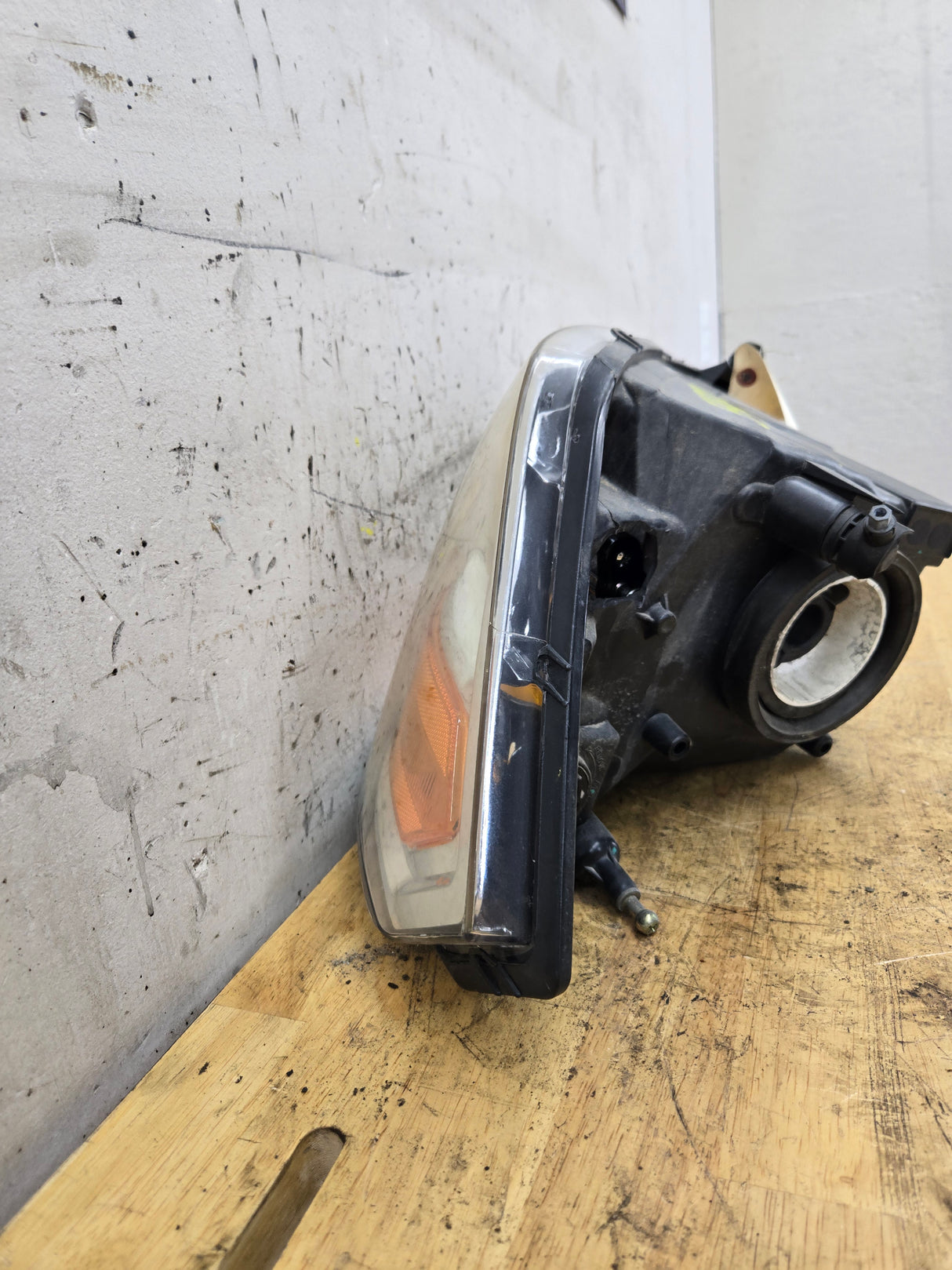 2009-2012 Dodge Ram 1500 2500 3500 LH Driver Side Headlight 55277409AG
