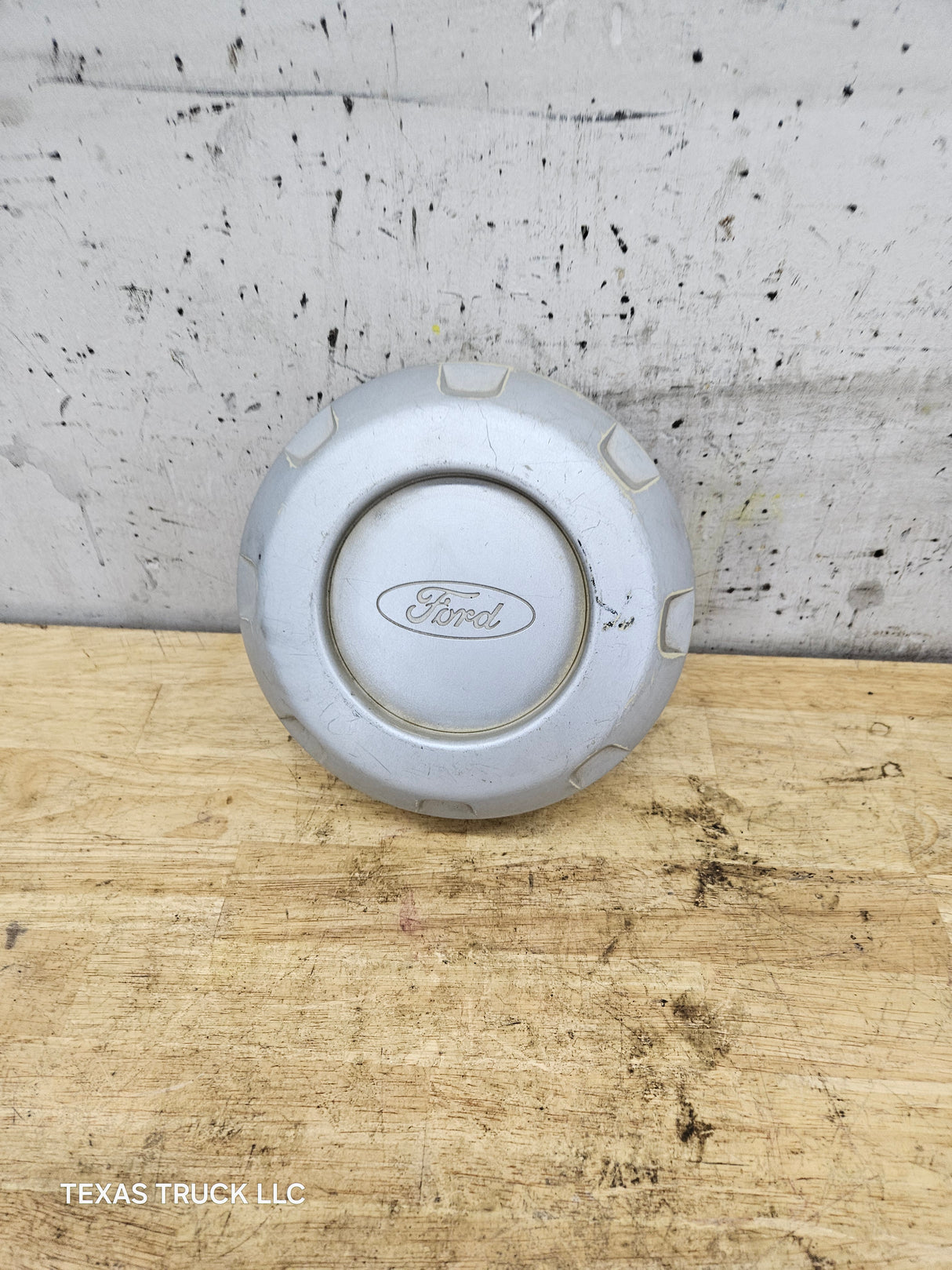 2008-2016 Ford Super Duty F250 F350 Hub Cap Center Cap SINGLE REAR WHEEL 8 LUG 5C34-1A096-CC