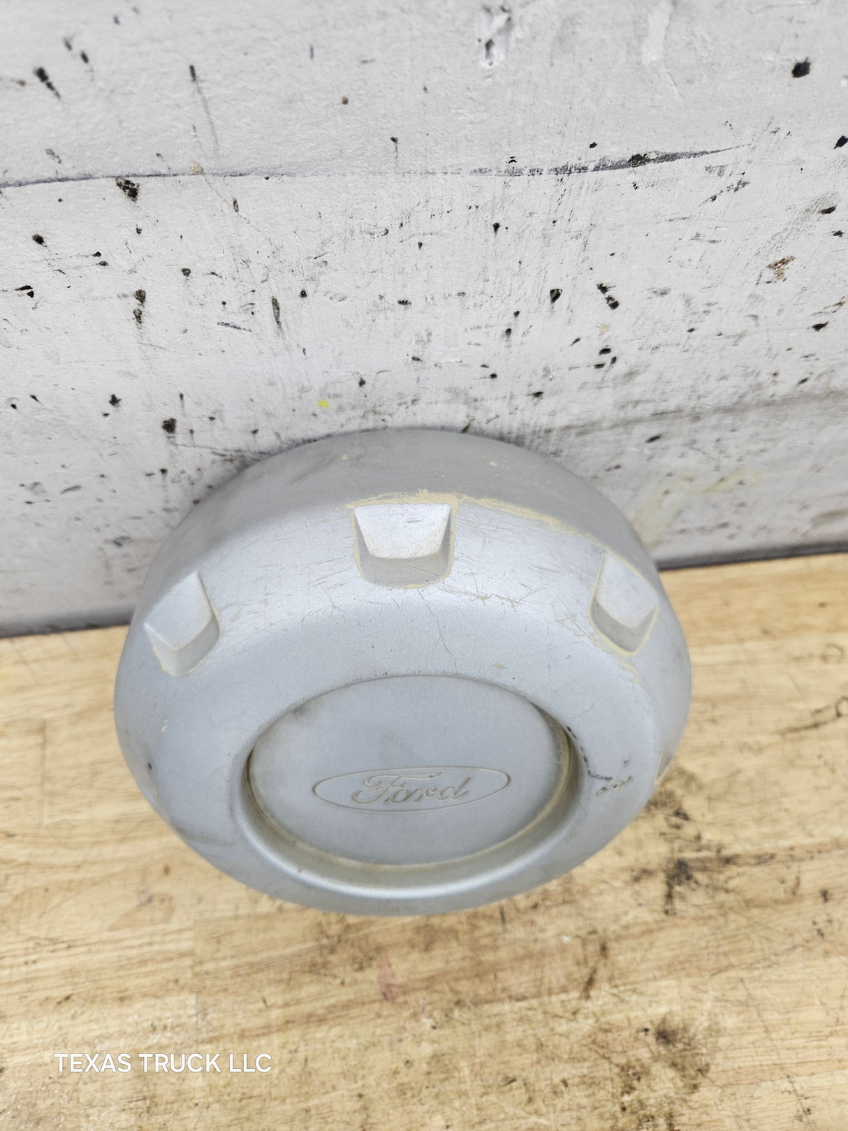 2008-2016 Ford Super Duty F250 F350 Hub Cap Center Cap SINGLE REAR WHEEL 8 LUG 5C34-1A096-CC