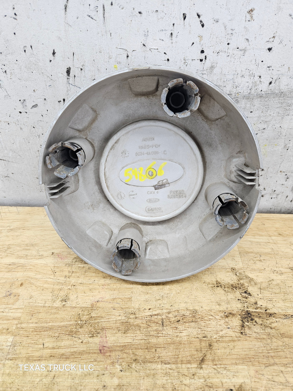 2008-2016 Ford Super Duty F250 F350 Hub Cap Center Cap SINGLE REAR WHEEL 8 LUG 5C34-1A096-CC