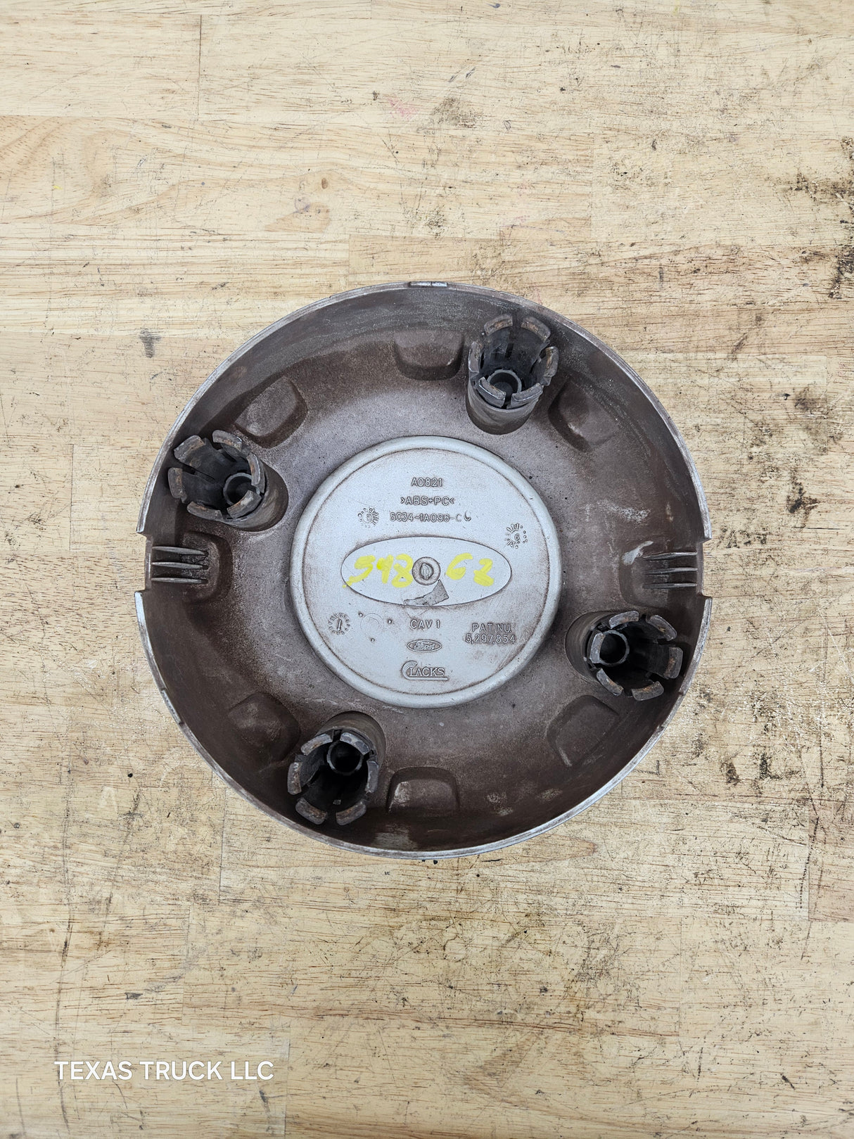 2008-2016 Ford Super Duty F250 F350 Hub Cap Center Cap SINGLE REAR WHEEL 8 LUG 5C34-1A096-C