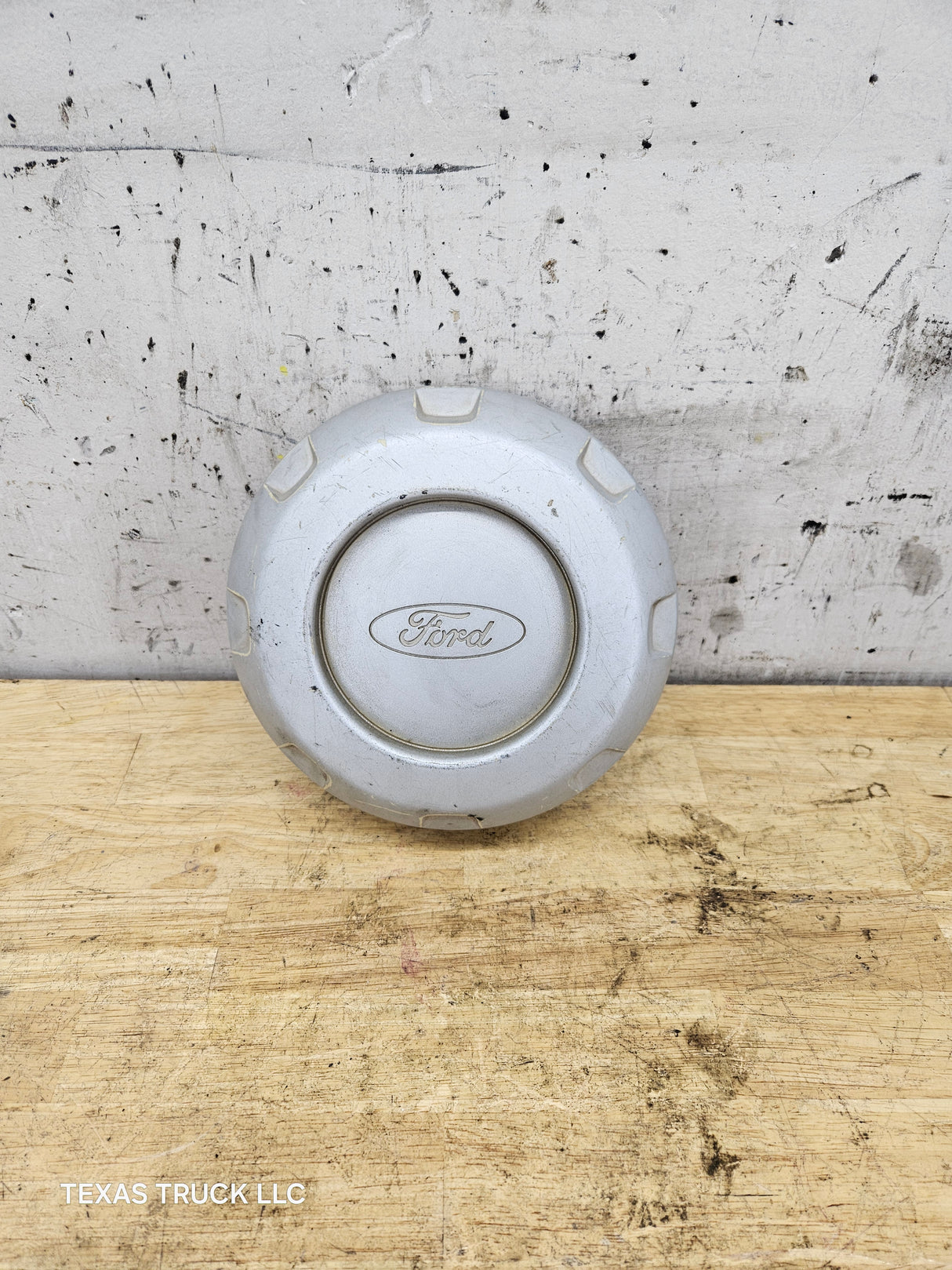 2008-2016 Ford Super Duty F250 F350 Hub Cap Center Cap SINGLE REAR WHEEL 8 LUG 5C34-1A096-C