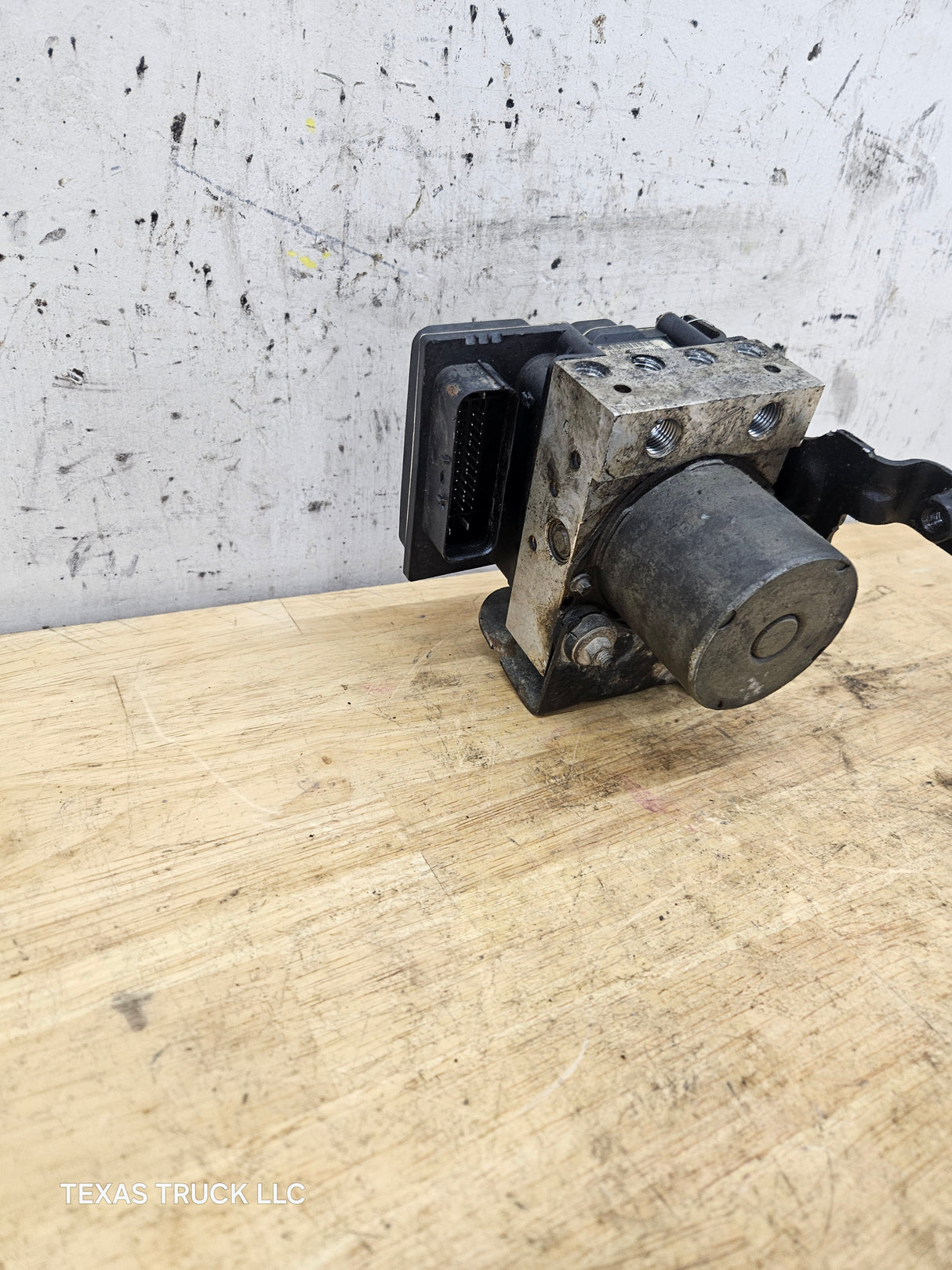 2009-2013 Chevrolet Silverado GMC 1500 ABS Pump Module Control Assembly