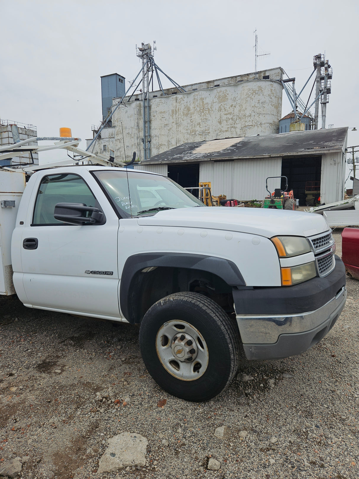 2005 Chevrolet Silverado 2500HD Regular Cab 8' Long Bed Service Truck - FULL PART OUT