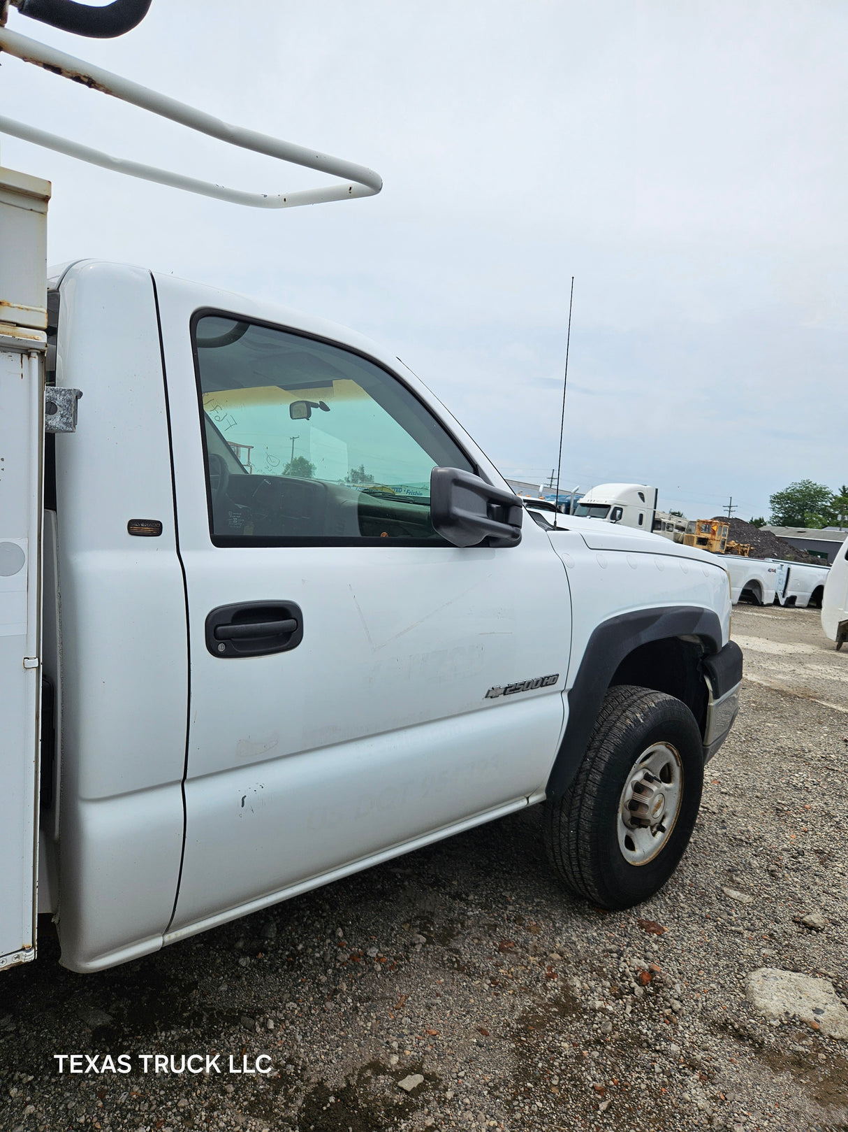 2005 Chevrolet Silverado 2500HD Regular Cab 8' Long Bed Service Truck - FULL PART OUT