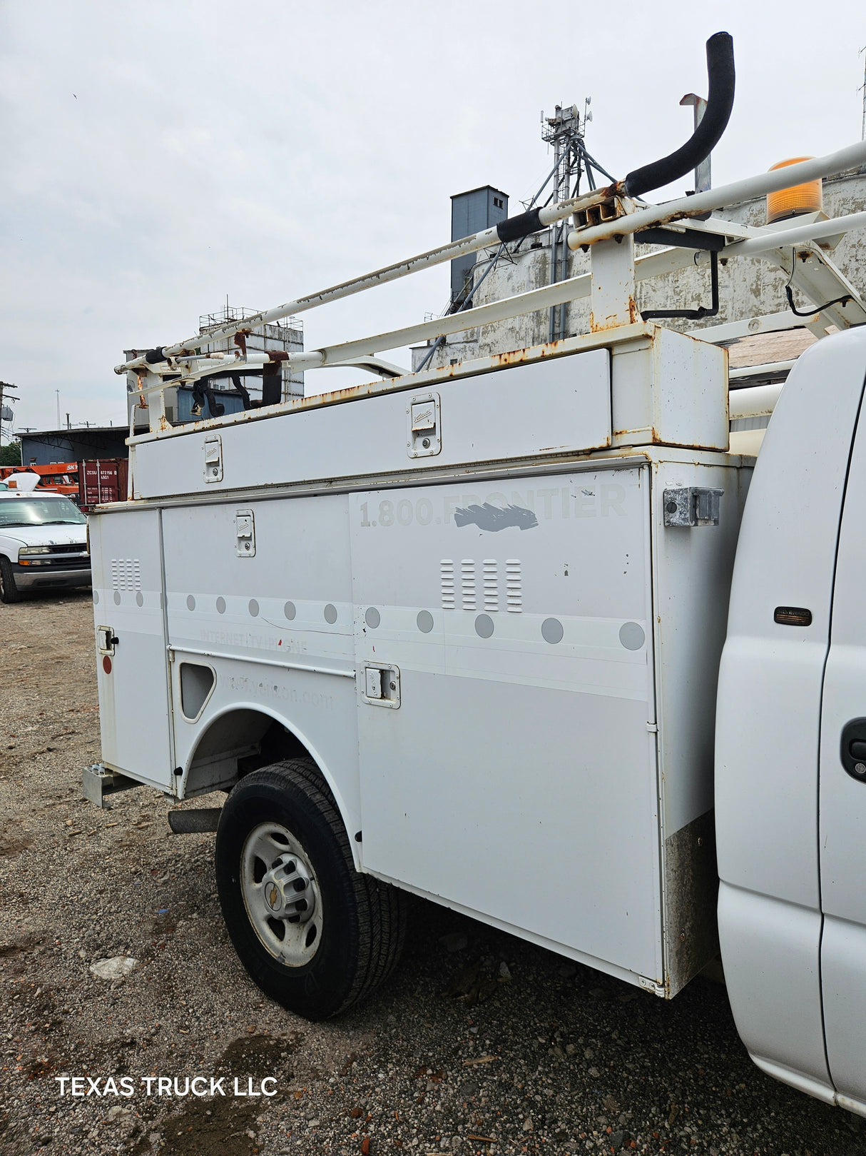 2005 Chevrolet Silverado 2500HD Regular Cab 8' Long Bed Service Truck - FULL PART OUT