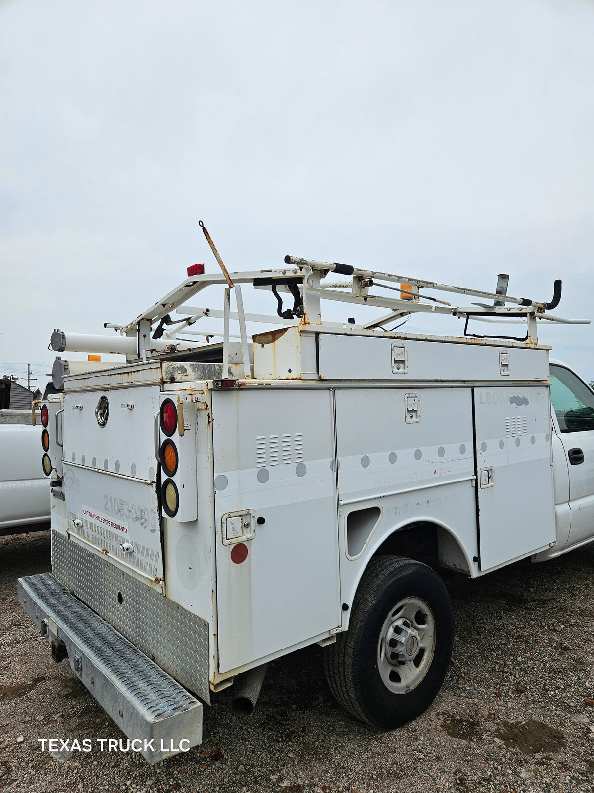 2005 Chevrolet Silverado 2500HD Regular Cab 8' Long Bed Service Truck - FULL PART OUT