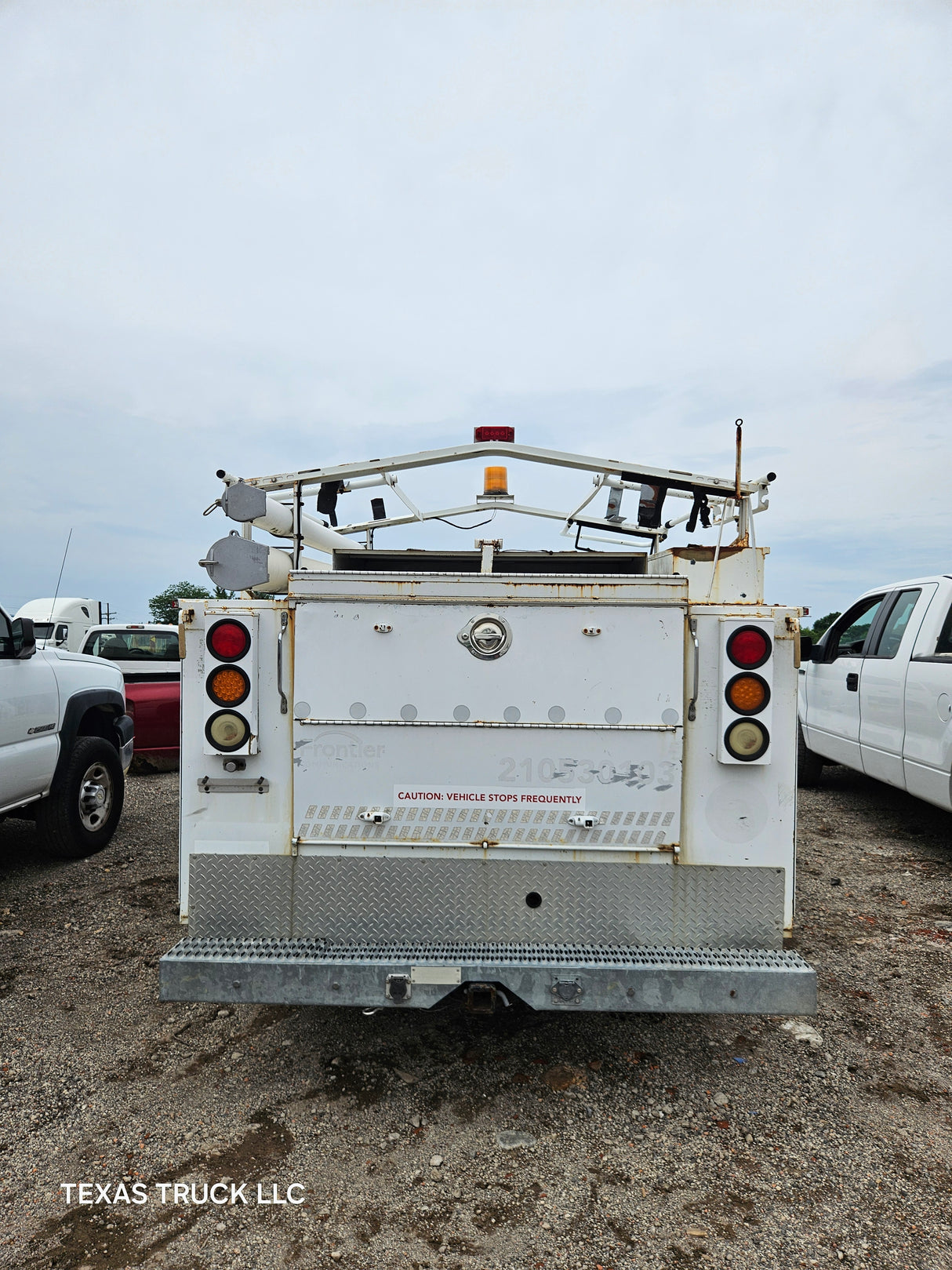 2005 Chevrolet Silverado 2500HD Regular Cab 8' Long Bed Service Truck - FULL PART OUT