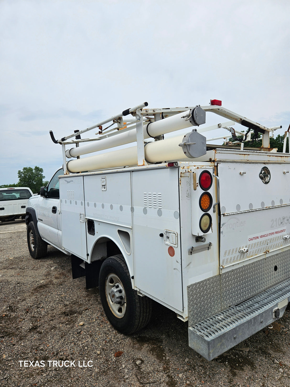 2005 Chevrolet Silverado 2500HD Regular Cab 8' Long Bed Service Truck - FULL PART OUT