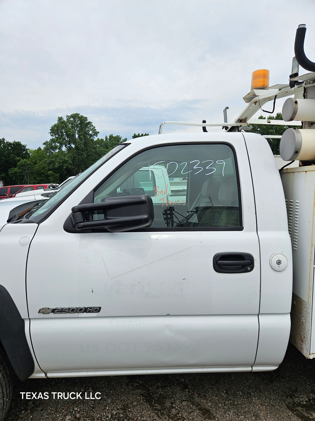 2005 Chevrolet Silverado 2500HD Regular Cab 8' Long Bed Service Truck - FULL PART OUT