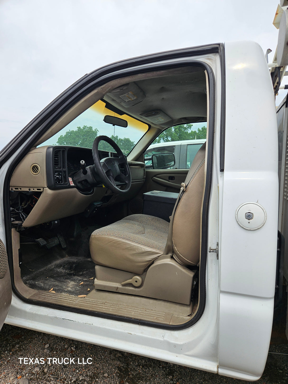 2005 Chevrolet Silverado 2500HD Regular Cab 8' Long Bed Service Truck - FULL PART OUT
