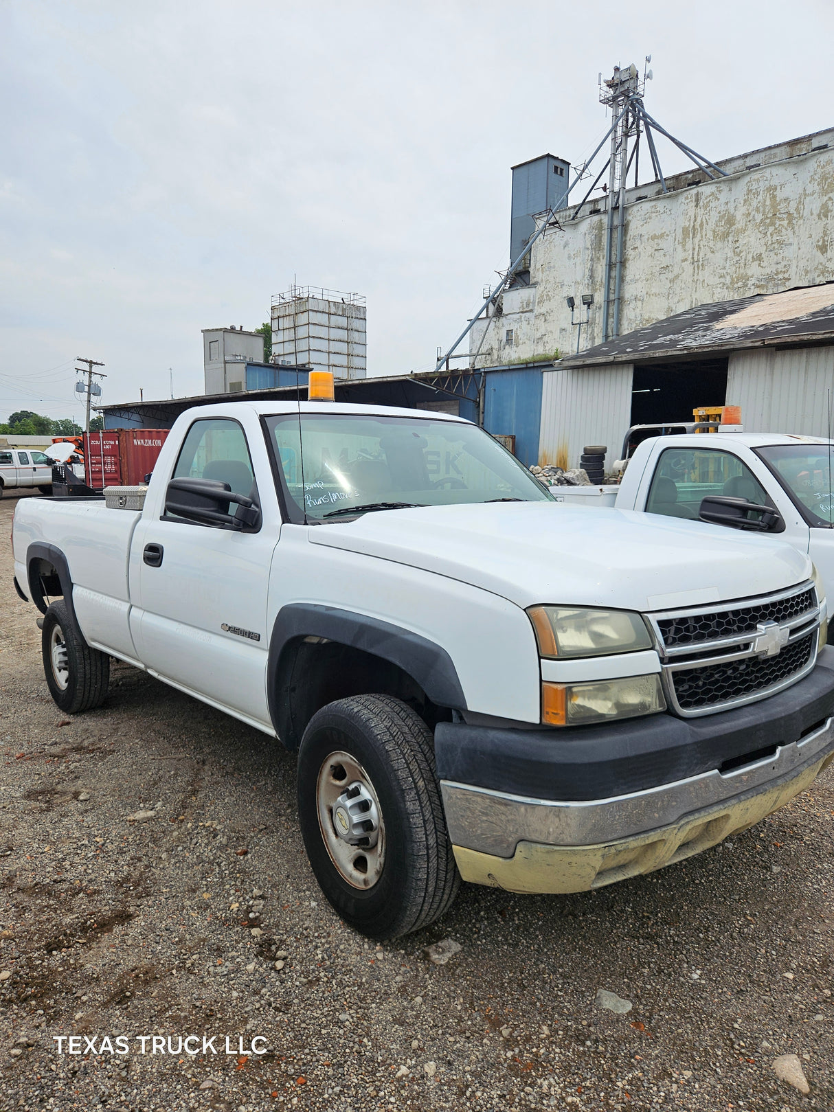 2006 Chevrolet Silverado 2500HD Regular Cab 8' Long Bed - FULL PART OUT