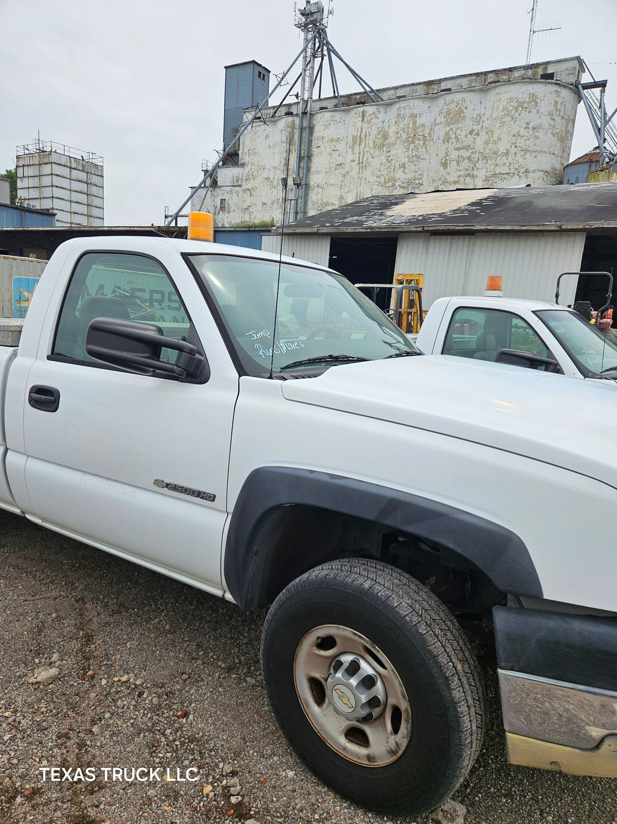 2006 Chevrolet Silverado 2500HD Regular Cab 8' Long Bed - FULL PART OUT