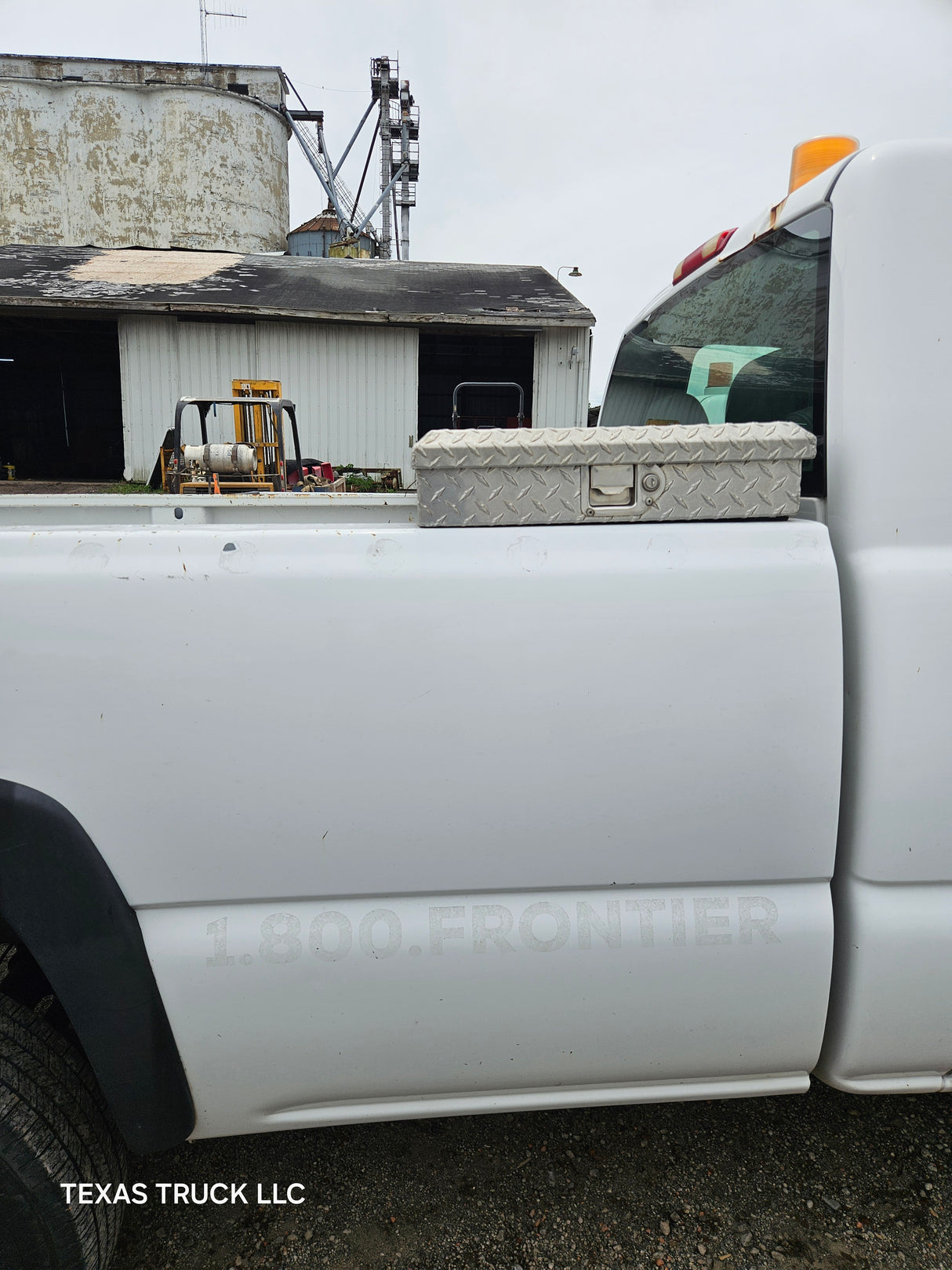 2006 Chevrolet Silverado 2500HD Regular Cab 8' Long Bed - FULL PART OUT