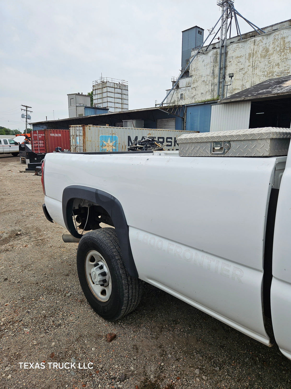 2006 Chevrolet Silverado 2500HD Regular Cab 8' Long Bed - FULL PART OUT