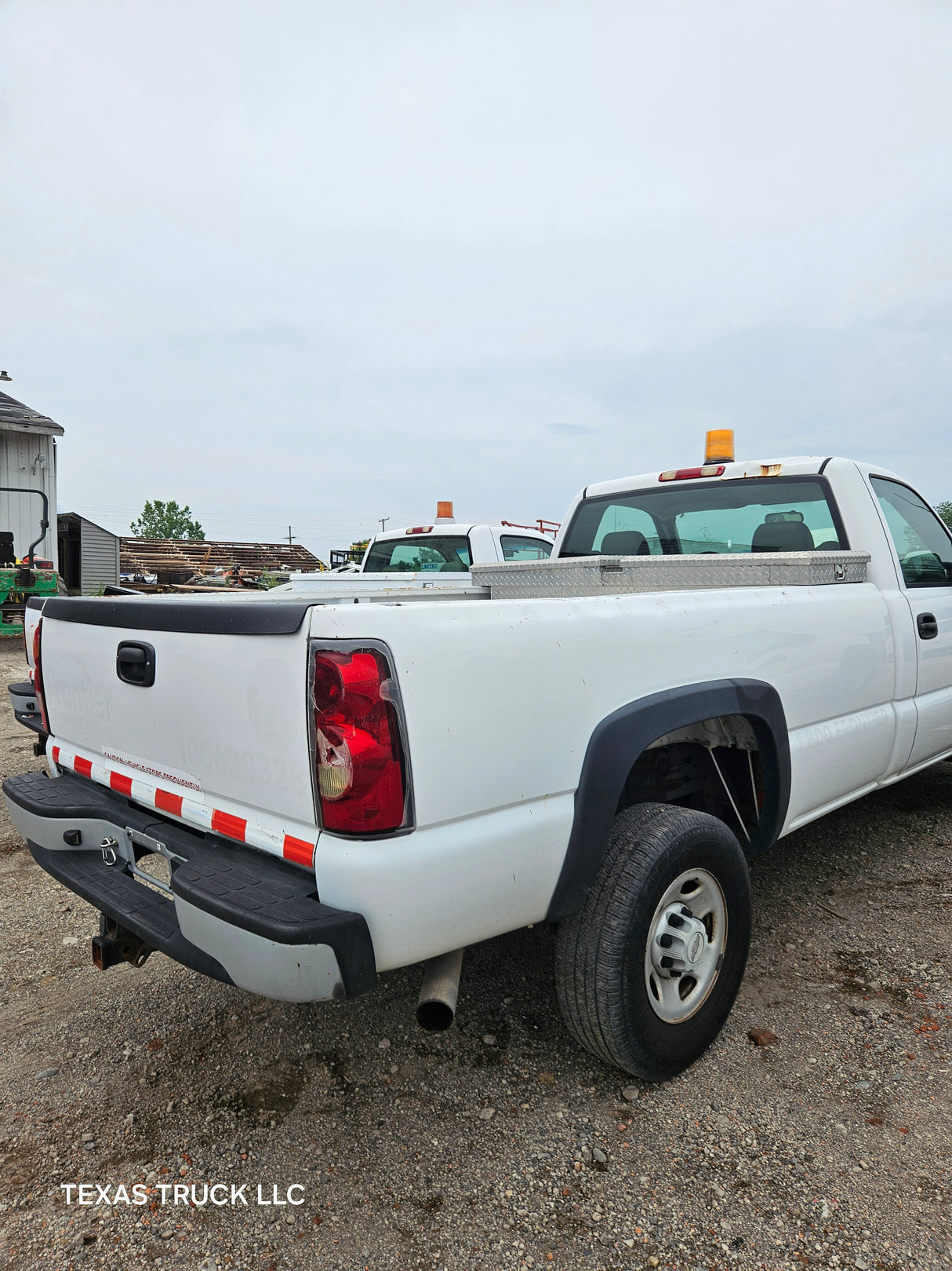 2006 Chevrolet Silverado 2500HD Regular Cab 8' Long Bed - FULL PART OUT