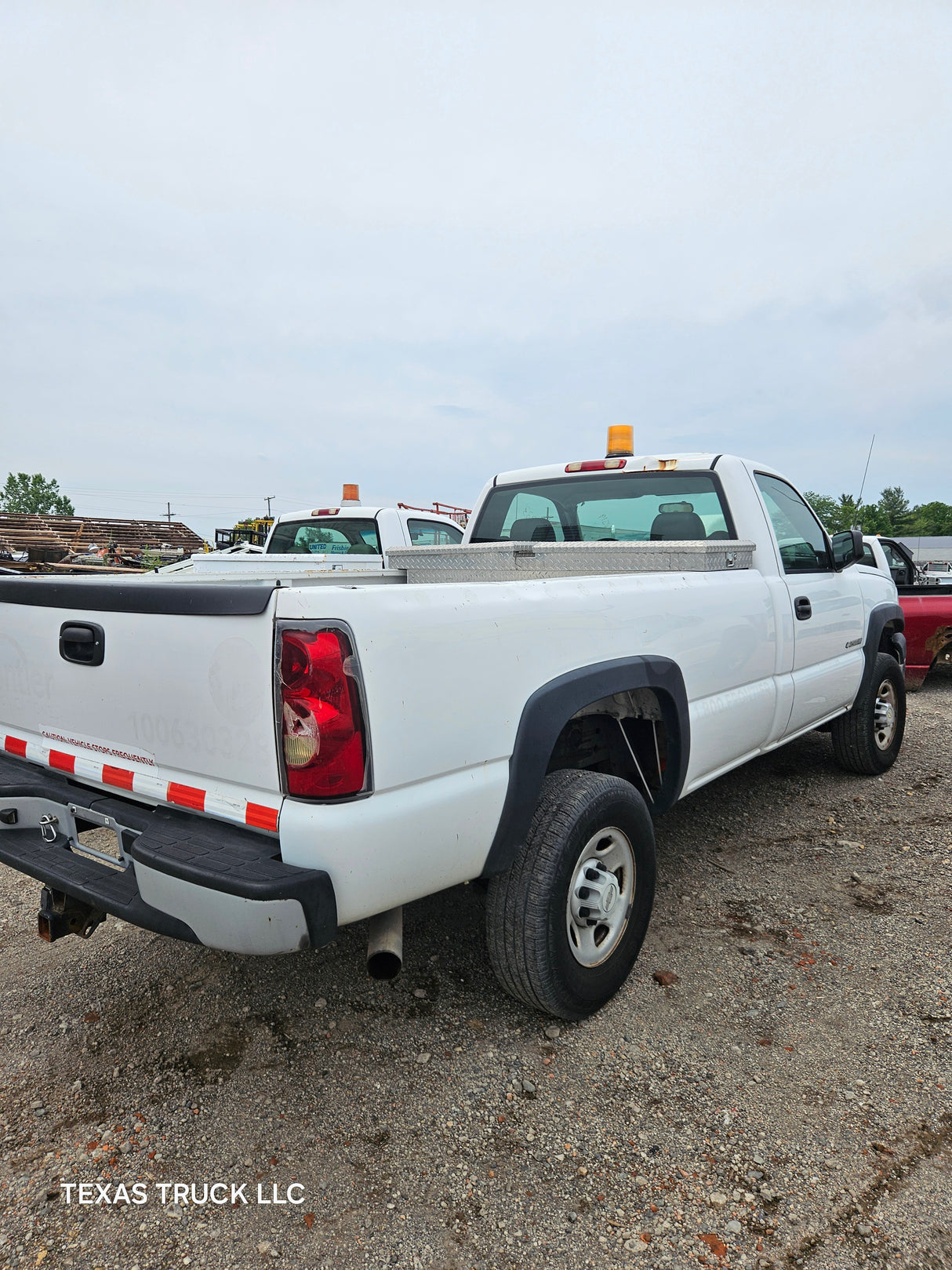2006 Chevrolet Silverado 2500HD Regular Cab 8' Long Bed - FULL PART OUT