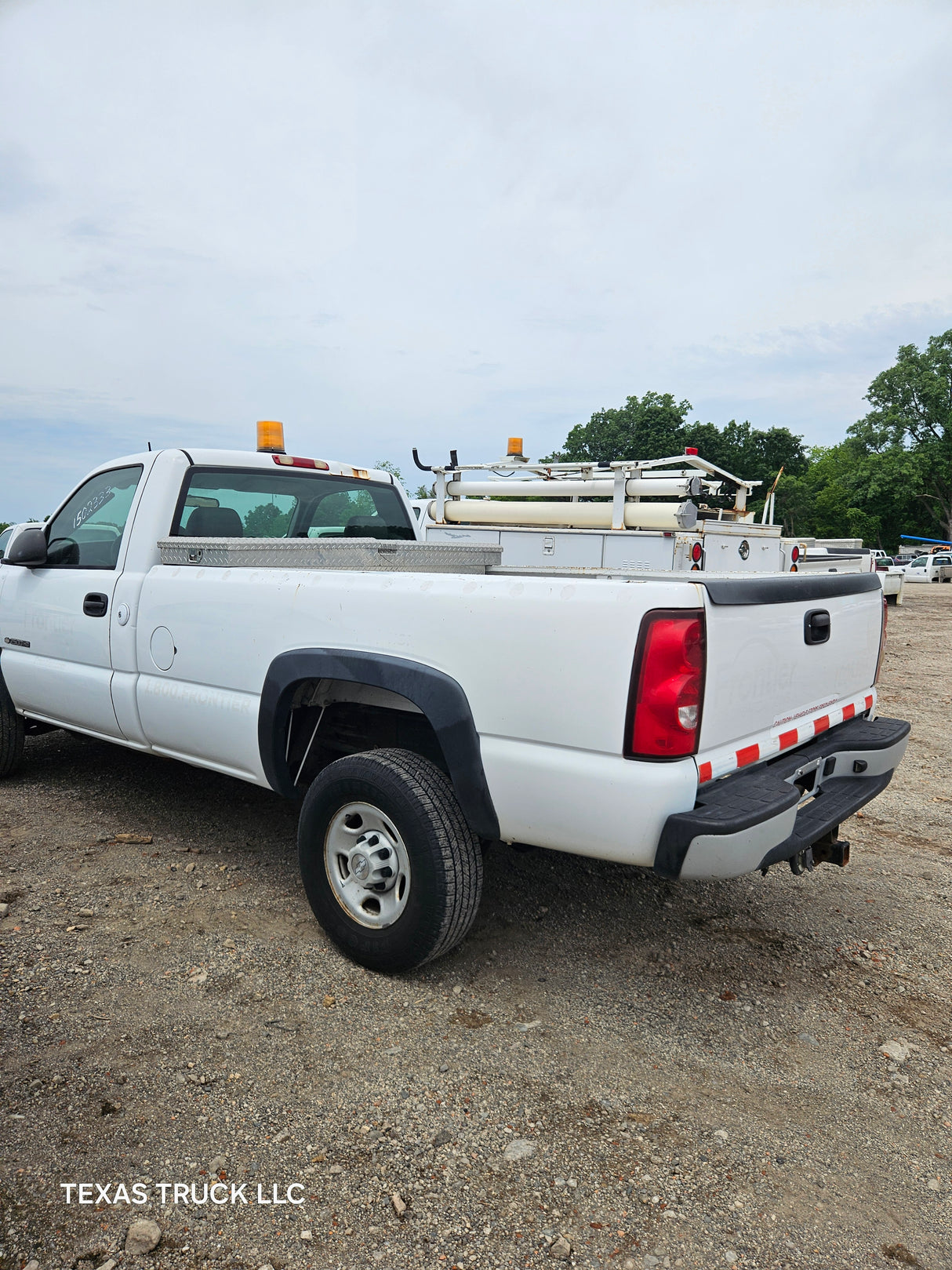 2006 Chevrolet Silverado 2500HD Regular Cab 8' Long Bed - FULL PART OUT