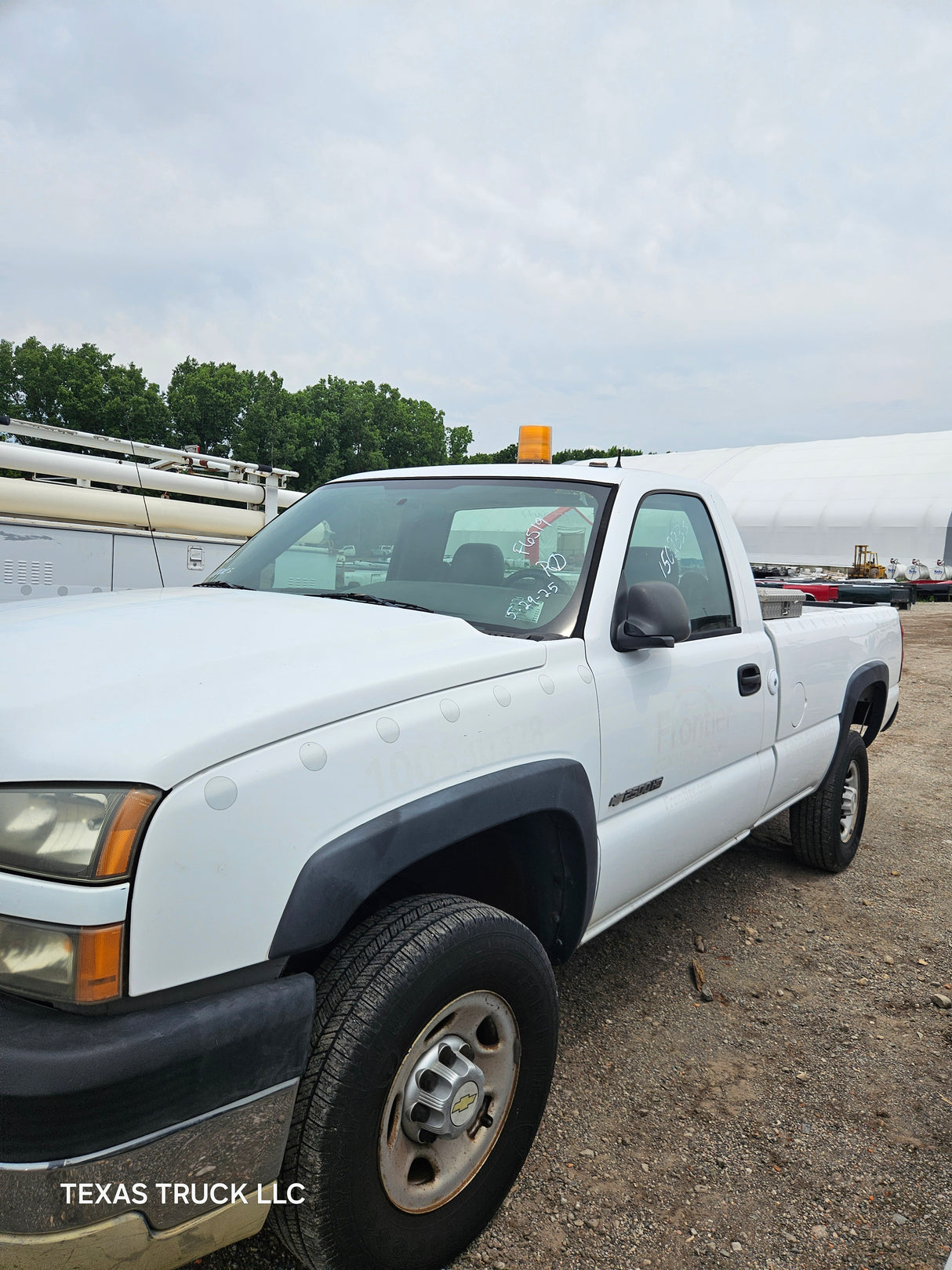 2006 Chevrolet Silverado 2500HD Regular Cab 8' Long Bed - FULL PART OUT