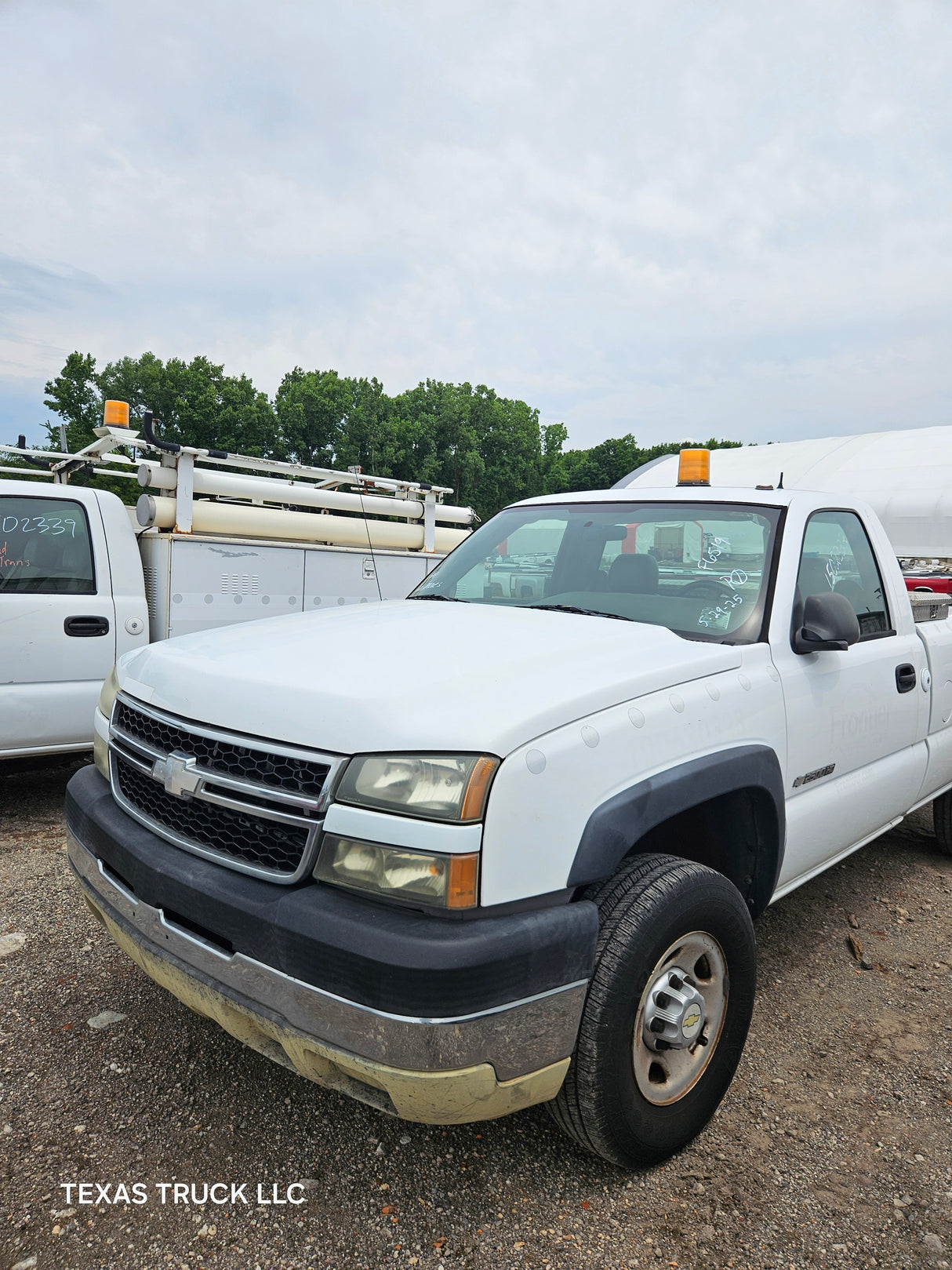 2006 Chevrolet Silverado 2500HD Regular Cab 8' Long Bed - FULL PART OUT