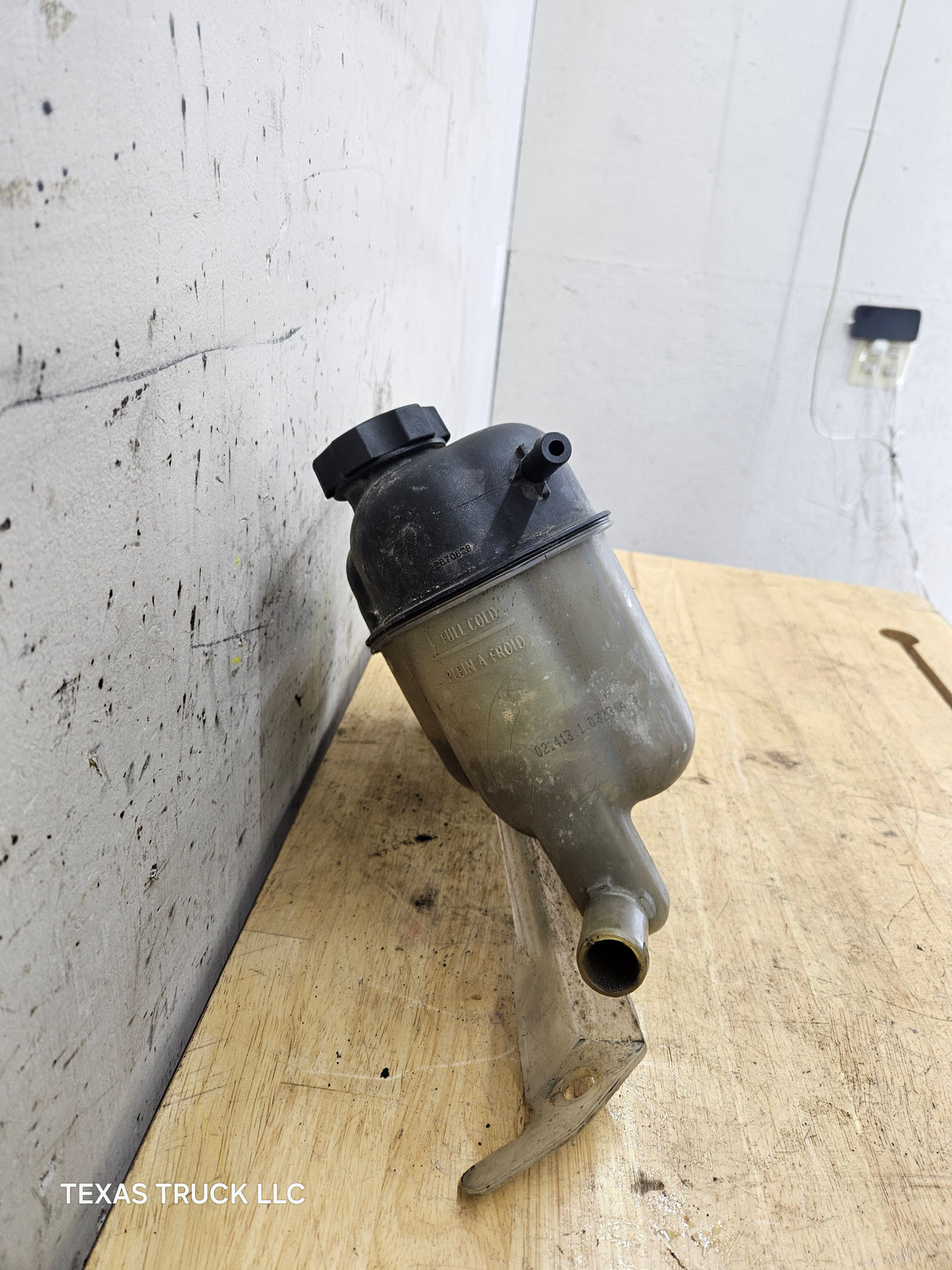 2007-2019 Chevrolet Silverado GMC Sierra Engine Coolant Reservoir Recovery Tank 84368363