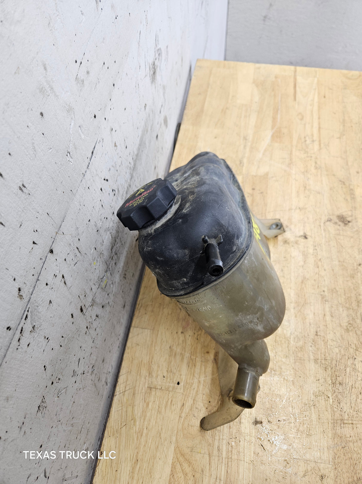2007-2019 Chevrolet Silverado GMC Sierra Engine Coolant Reservoir Recovery Tank 84368363