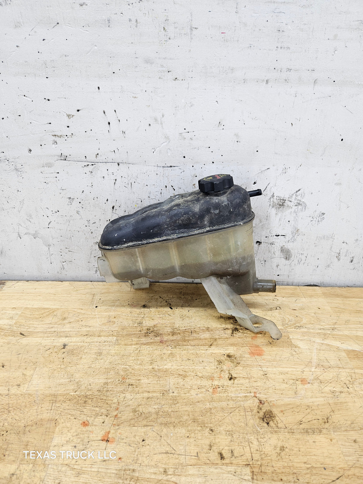 2007-2019 Chevrolet Silverado GMC Sierra Engine Coolant Reservoir Recovery Tank 84368363