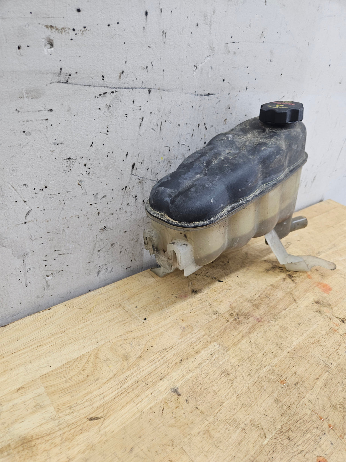 2007-2019 Chevrolet Silverado GMC Sierra Engine Coolant Reservoir Recovery Tank 84368363