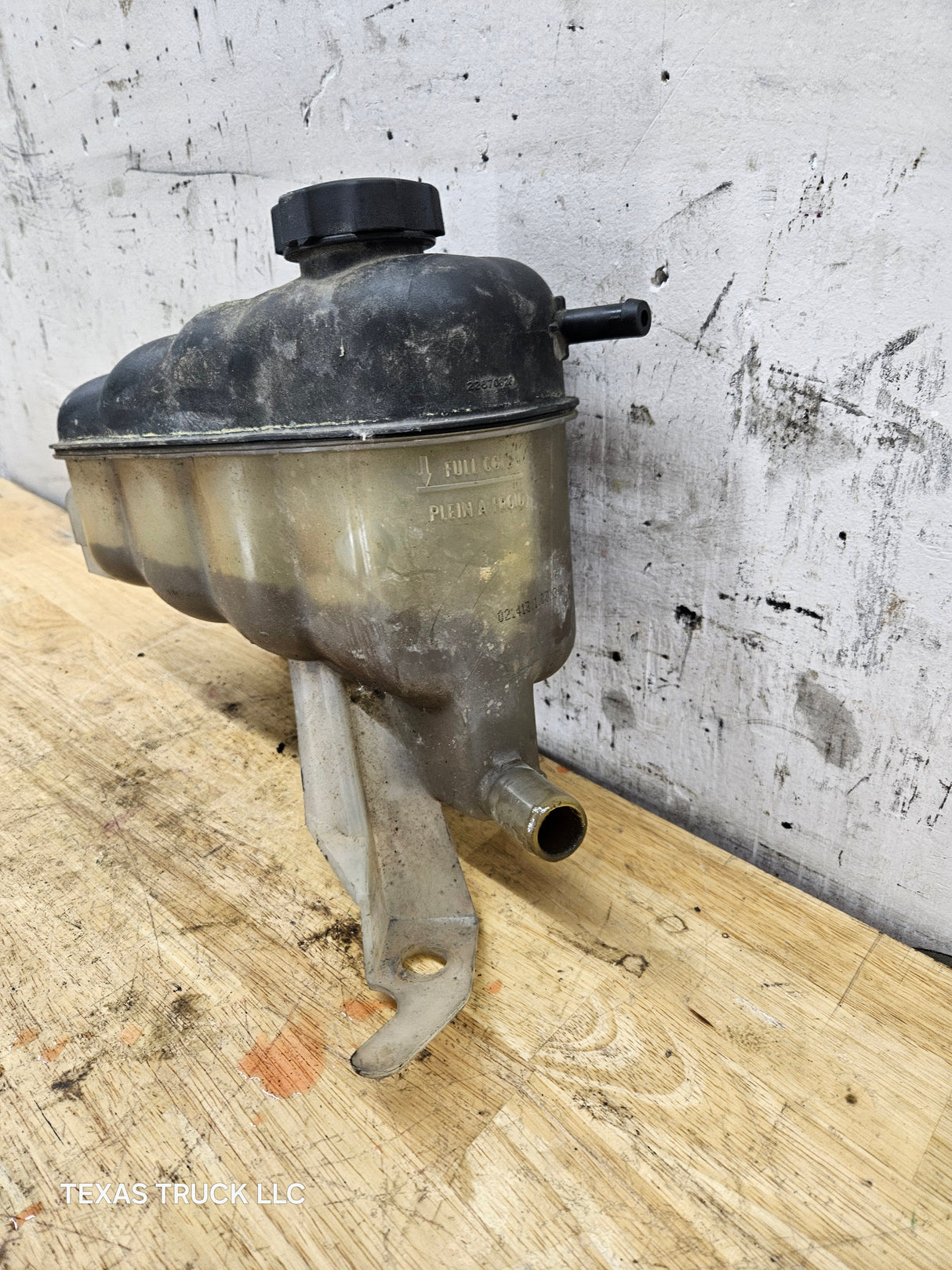 2007-2019 Chevrolet Silverado GMC Sierra Engine Coolant Reservoir Recovery Tank 84368363