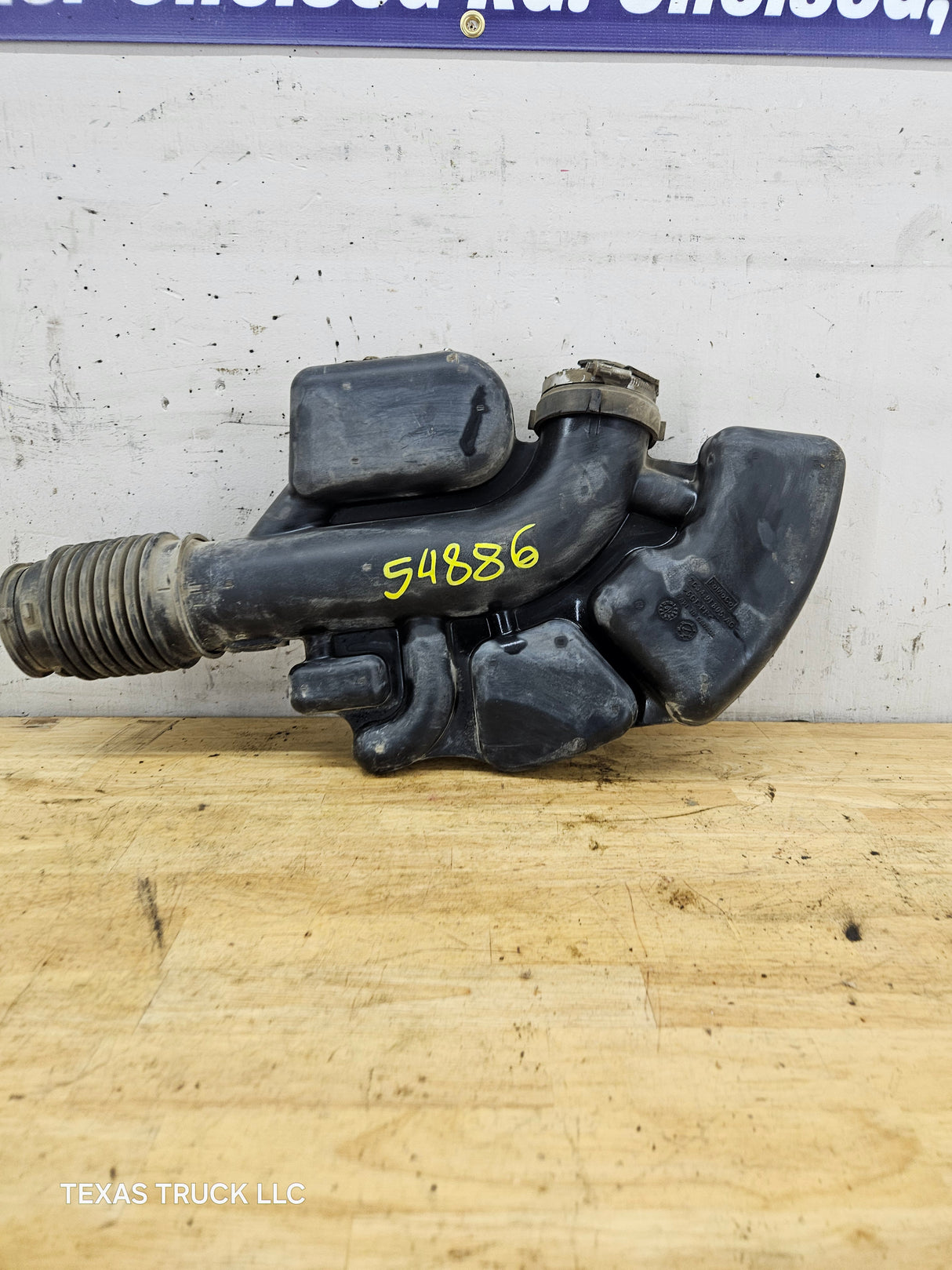 2008-2010 Ford F250 F350 Super Duty 5.4 V8 OEM Air Intake Tube Duct Assembly