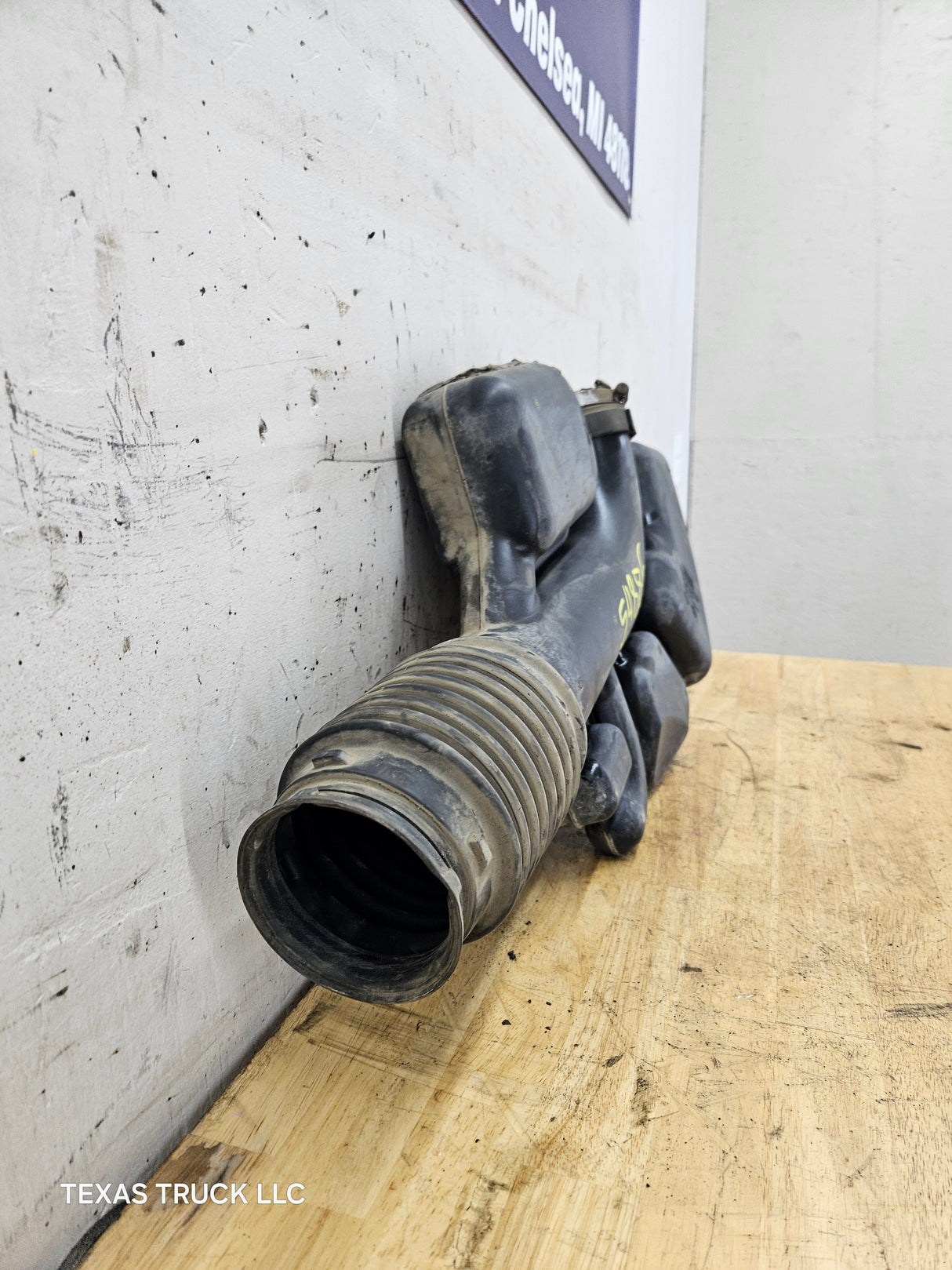 2008-2010 Ford F250 F350 Super Duty 5.4 V8 OEM Air Intake Tube Duct Assembly