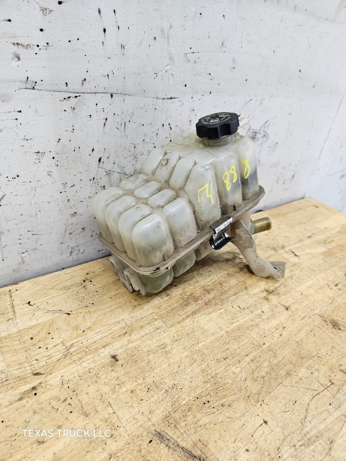 1999-2006 Chevrolet Silverado GMC Sierra 1500 Engine Coolant Reservoir Recovery Tank 15808715