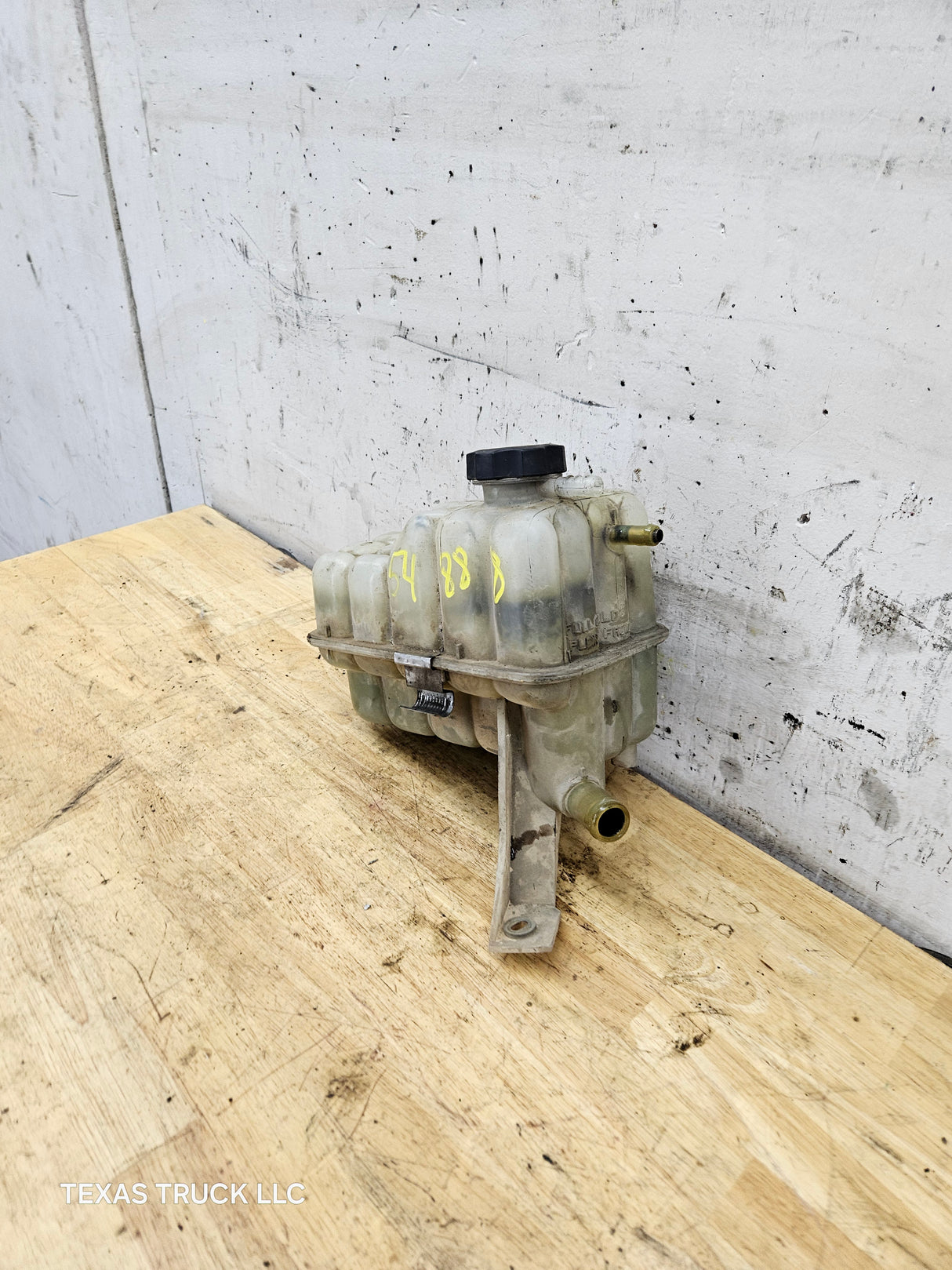 1999-2006 Chevrolet Silverado GMC Sierra 1500 Engine Coolant Reservoir Recovery Tank 15808715