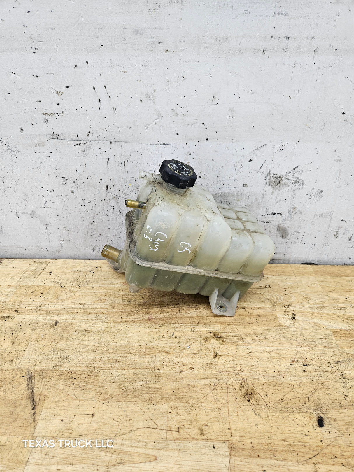 1999-2006 Chevrolet Silverado GMC Sierra 1500 Engine Coolant Reservoir Recovery Tank 15808715