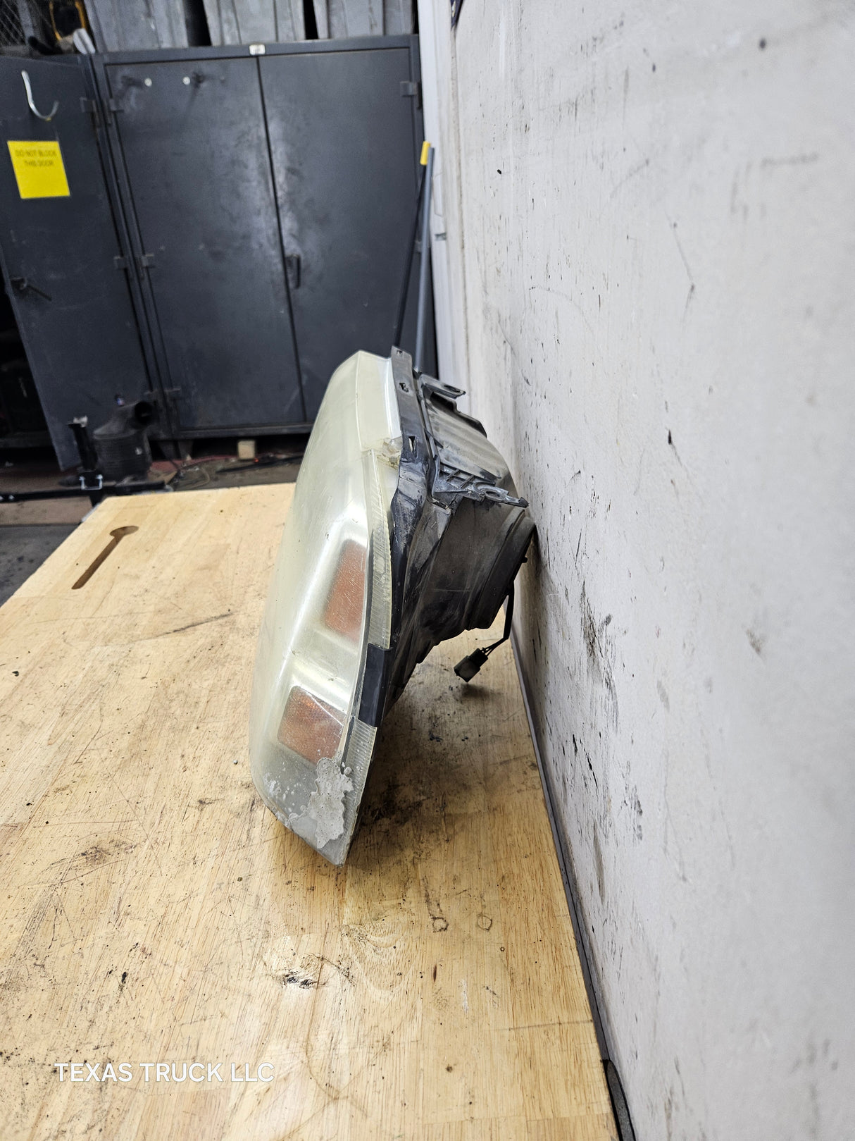 2005-2007 Ford Super Duty F250 F350 F450 F550 LH Left Driver Side Composite Head Light 5C34-13006-A