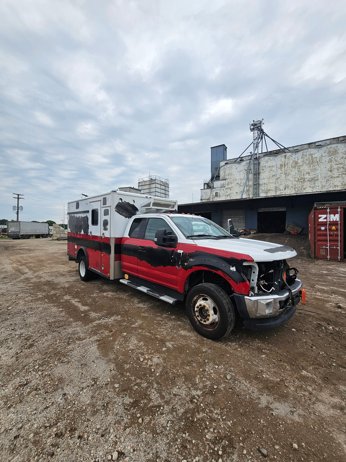 2017 Ford F-550 Super Duty Extended Cab Ambulance 6.7L Power Stroke Dually - FULL PART OUT