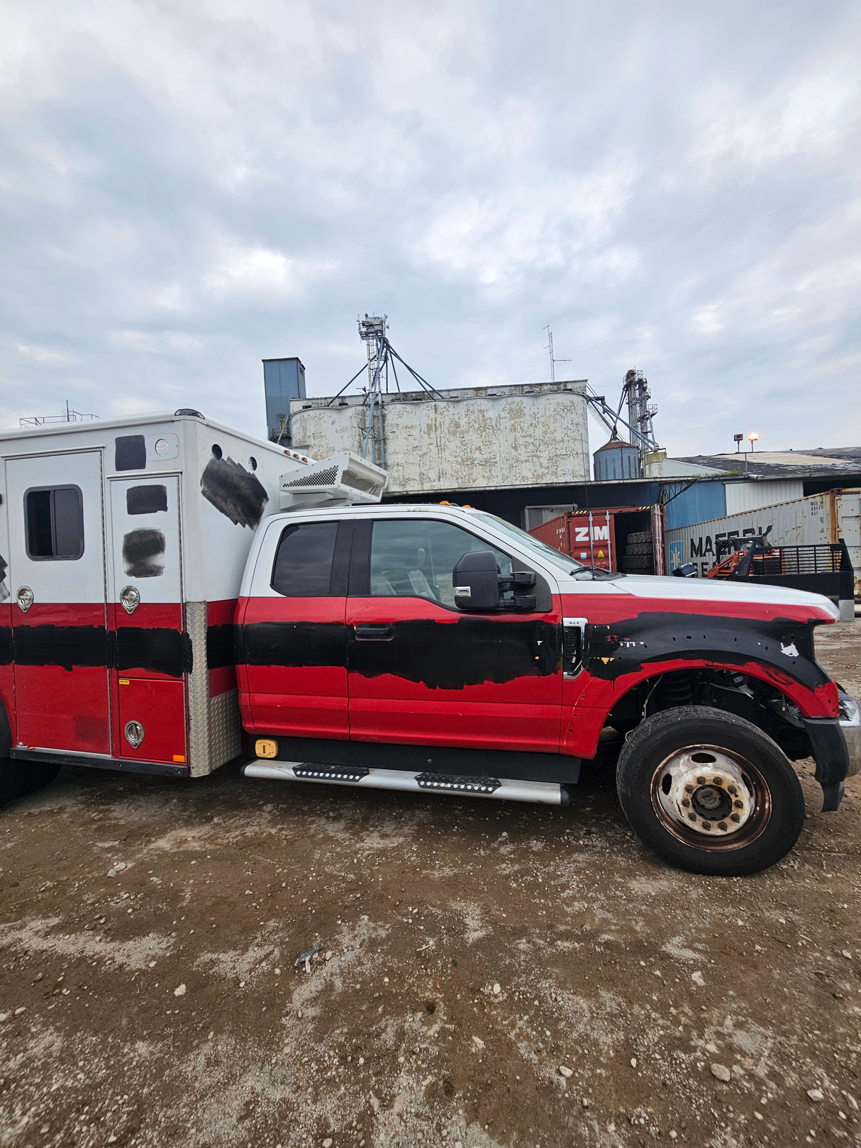 2017 Ford F-550 Super Duty Extended Cab Ambulance 6.7L Power Stroke Dually - FULL PART OUT