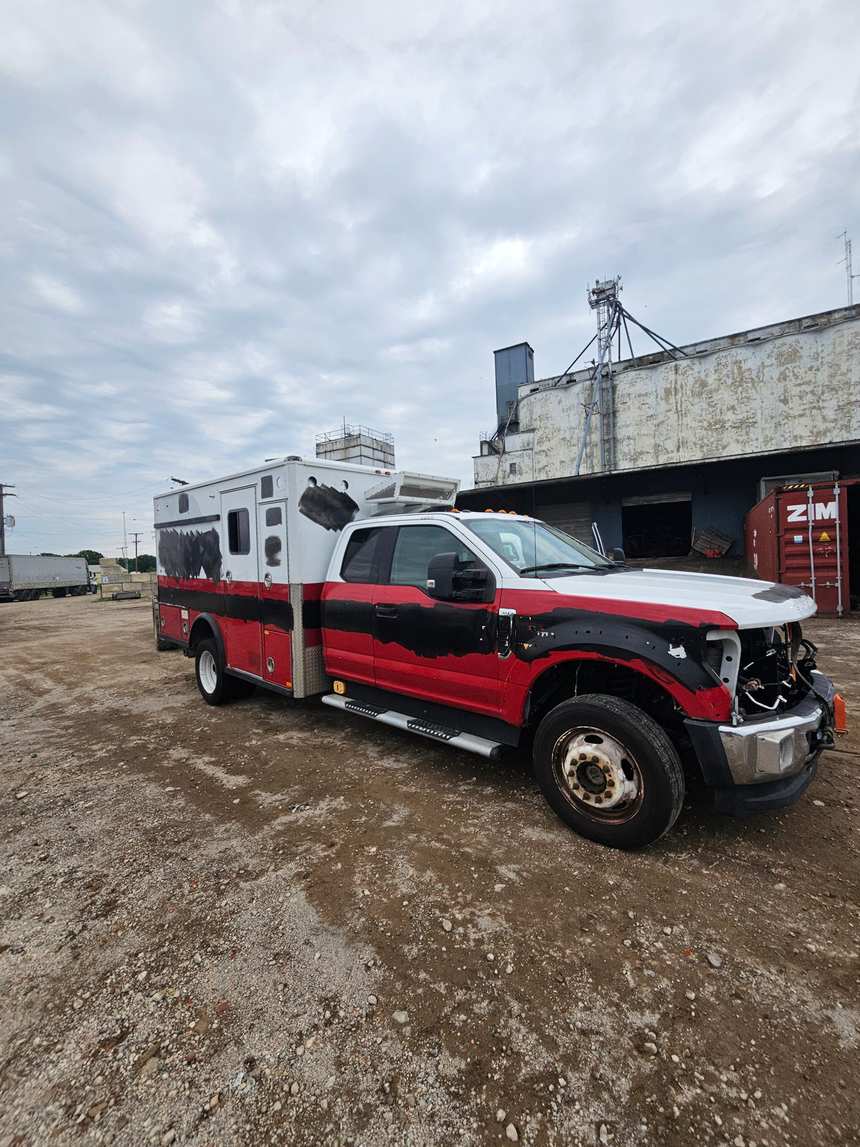 2017 Ford F-550 Super Duty Extended Cab Ambulance 6.7L Power Stroke Dually - FULL PART OUT
