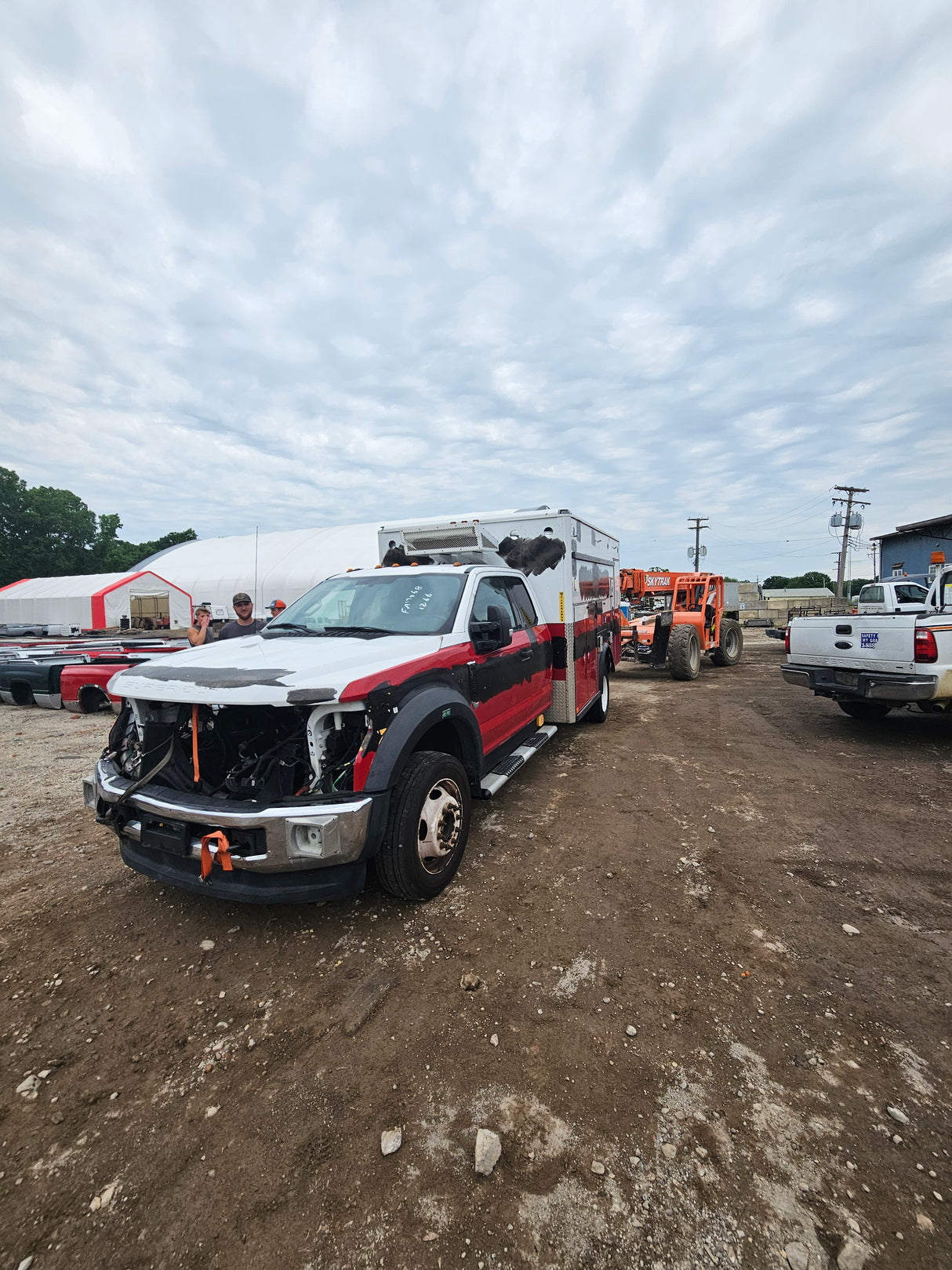 2017 Ford F-550 Super Duty Extended Cab Ambulance 6.7L Power Stroke Dually - FULL PART OUT