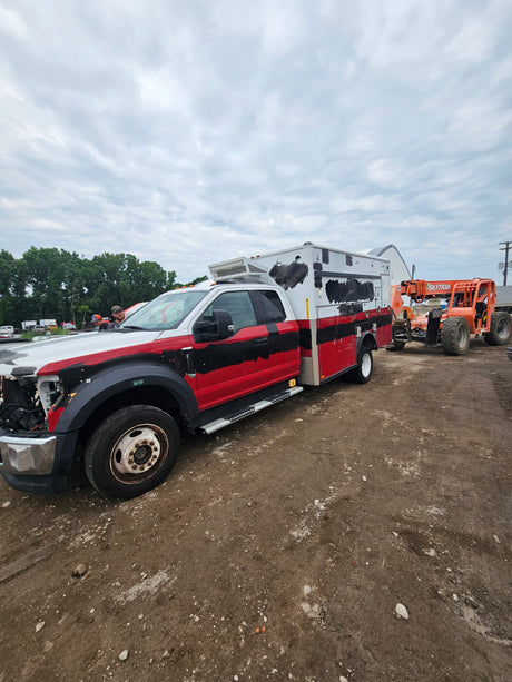 2017 Ford F-550 Super Duty Extended Cab Ambulance 6.7L Power Stroke Dually - FULL PART OUT