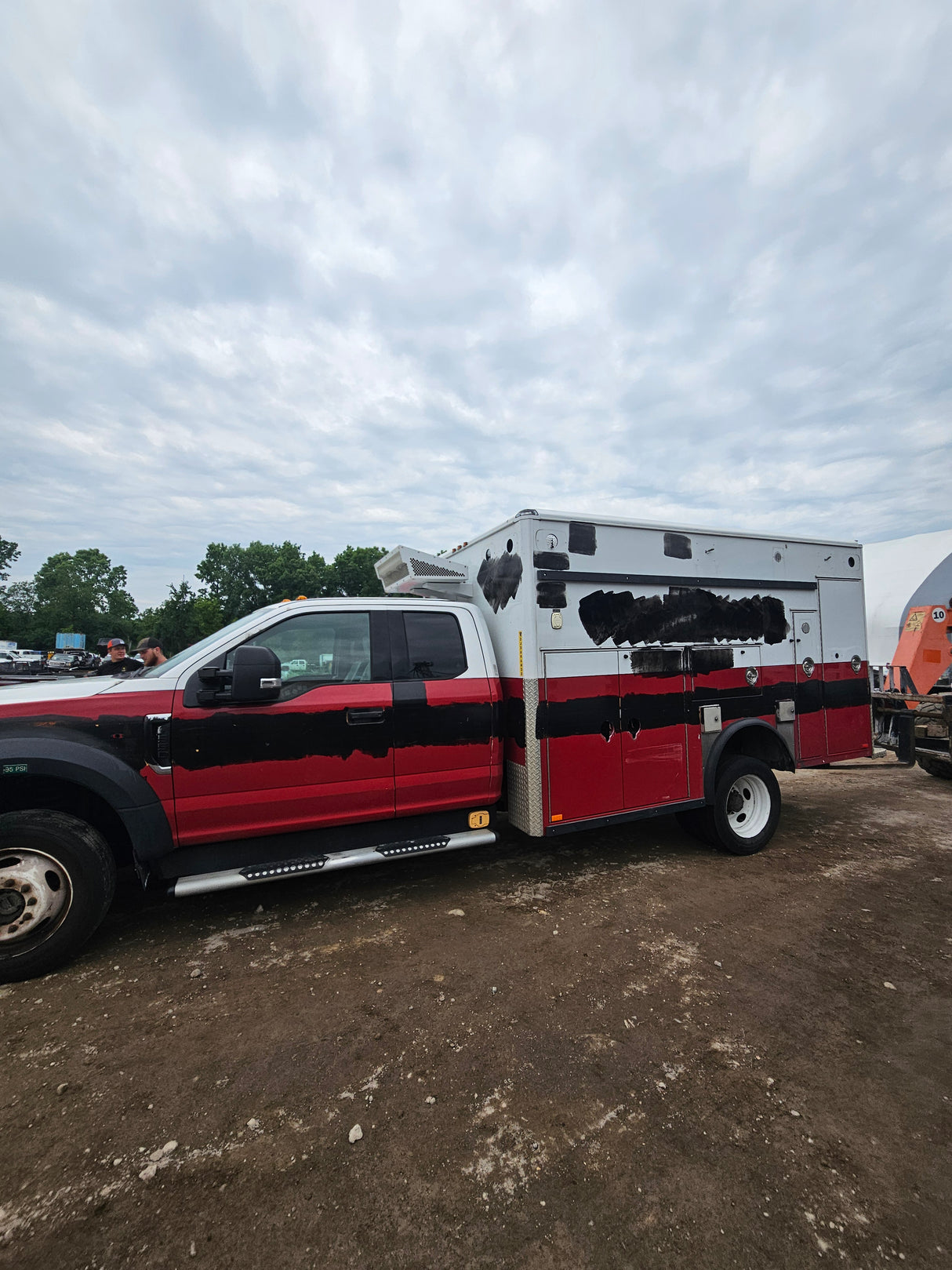 2017 Ford F-550 Super Duty Extended Cab Ambulance 6.7L Power Stroke Dually - FULL PART OUT