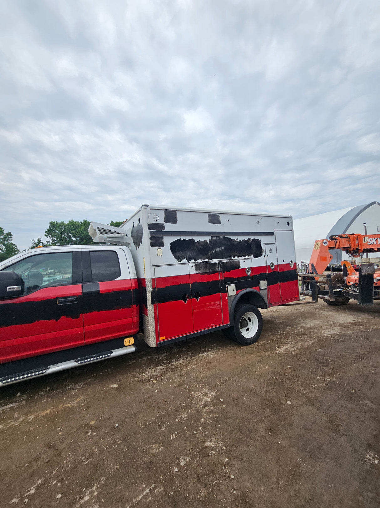 2017 Ford F-550 Super Duty Extended Cab Ambulance 6.7L Power Stroke Dually - FULL PART OUT