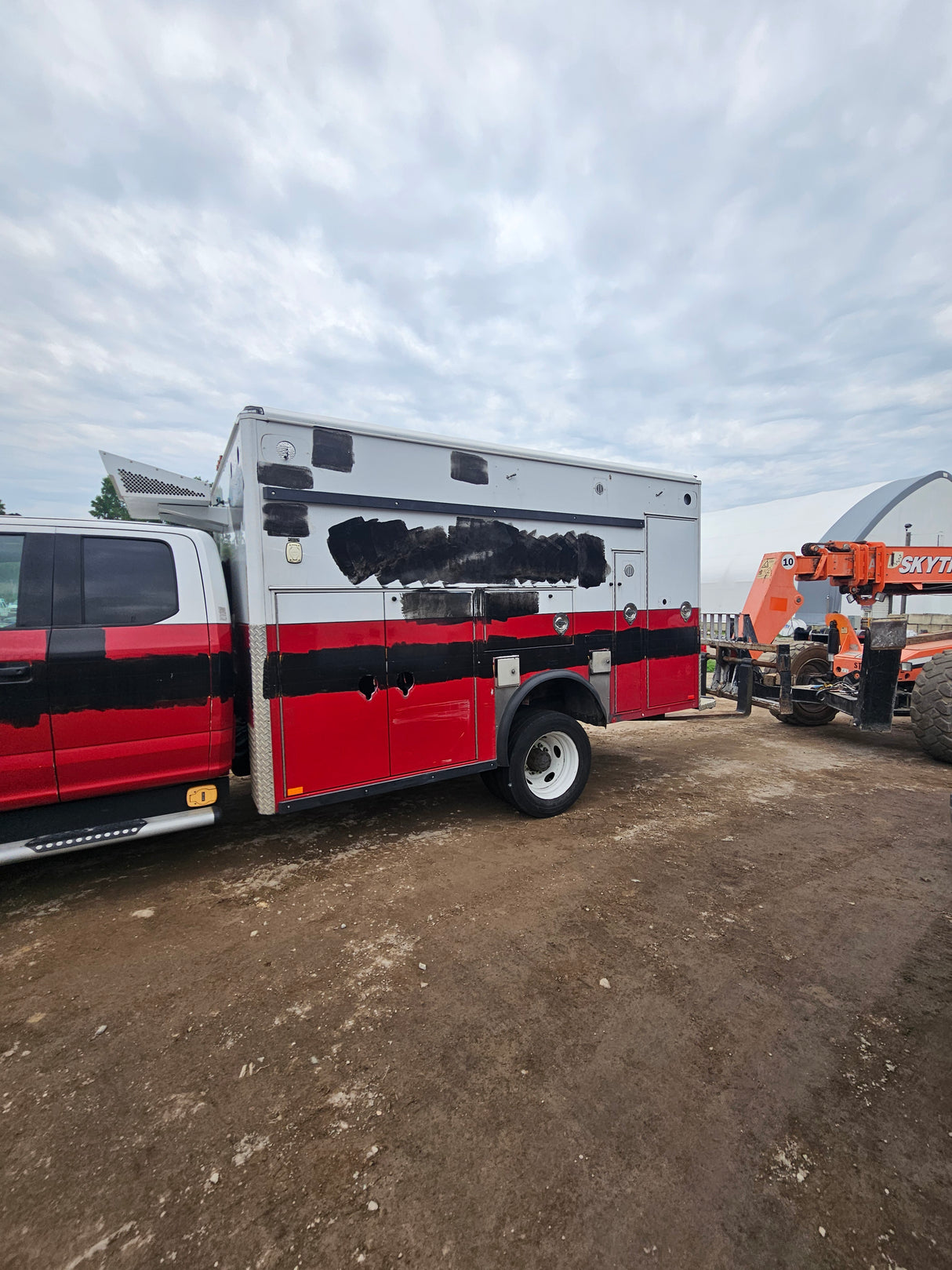 2017 Ford F-550 Super Duty Extended Cab Ambulance 6.7L Power Stroke Dually - FULL PART OUT