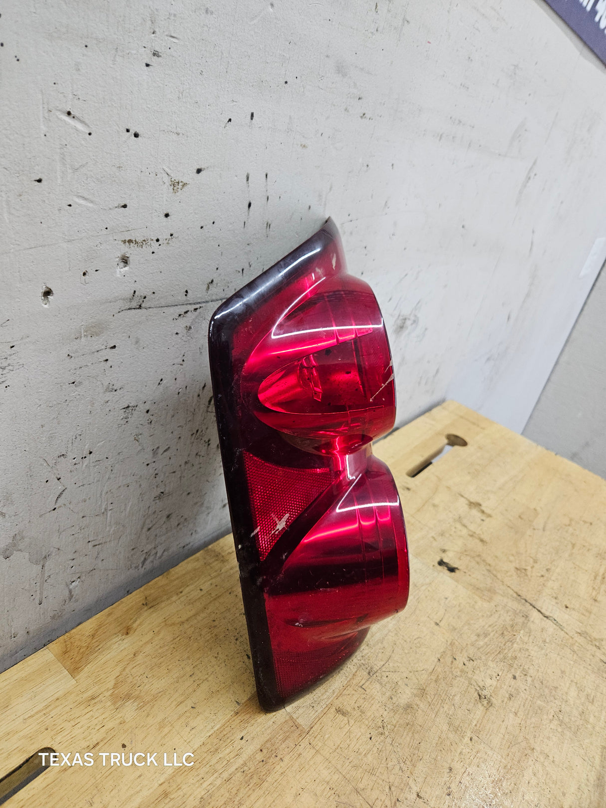 2007-2008 Dodge Ram 3rd Gen 1500 2500 3500 LH Driver Side Tail Light 55277303AC