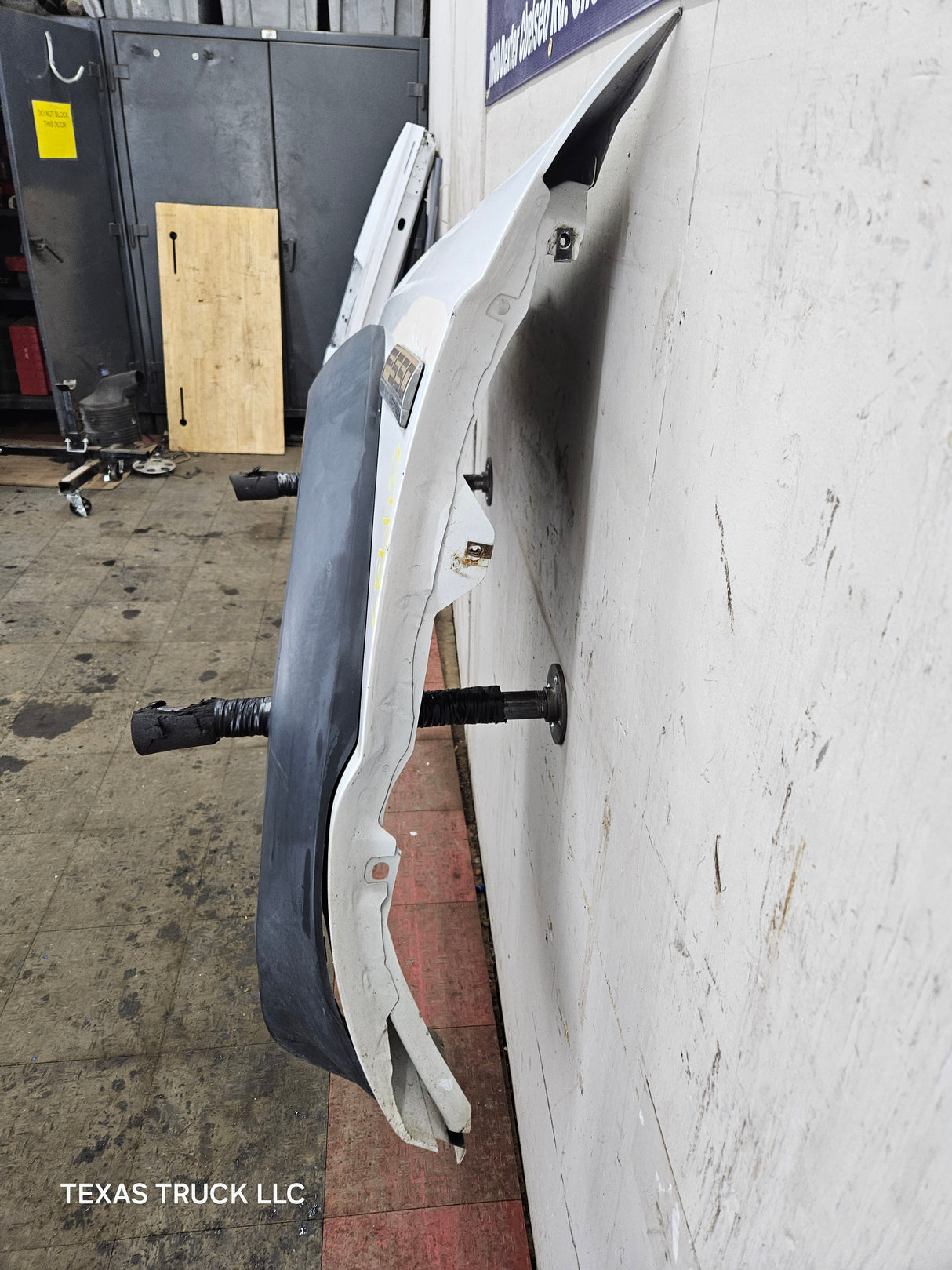 2005-2007 Ford Super Duty LH Driver Side Front Fender F450 F550